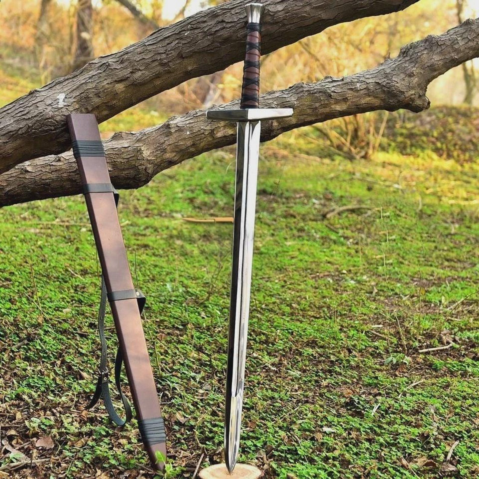 Hand-Forged Medieval Longsword with Scabbard – Carbon Steel Blade with Sheath