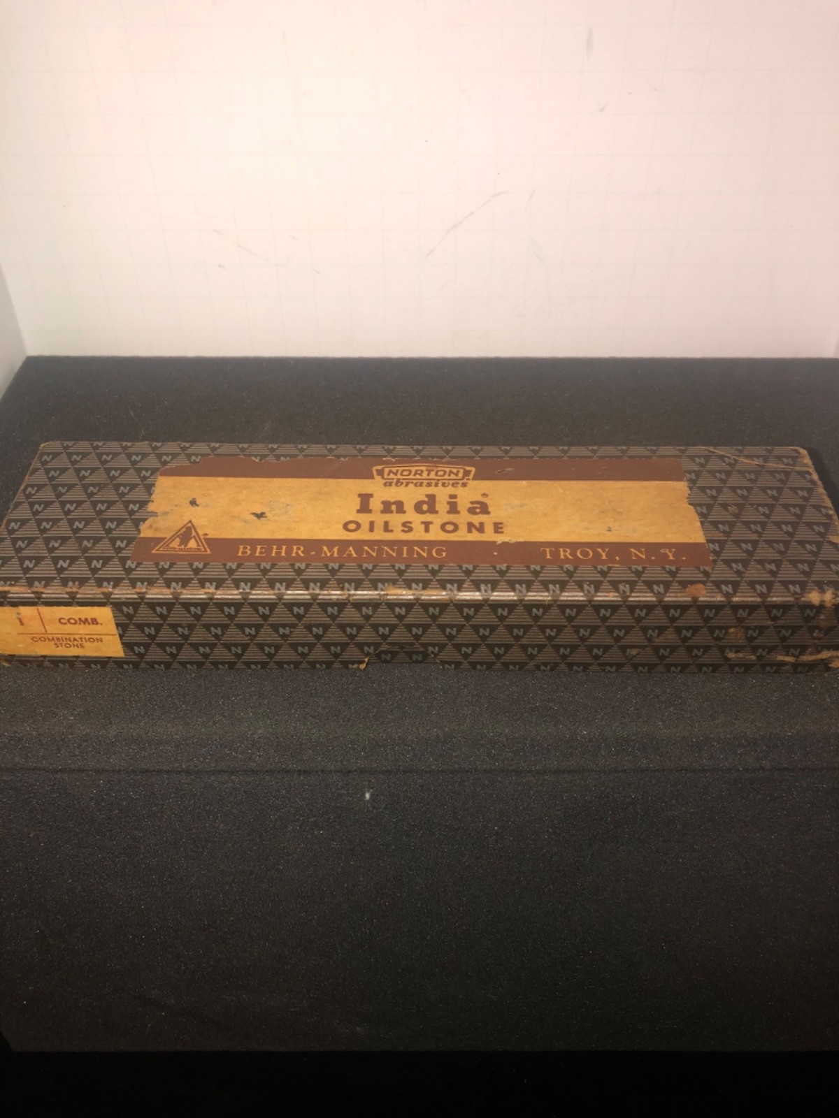 Vintage Norton India Oil Stone Knife Sharpener in original Box