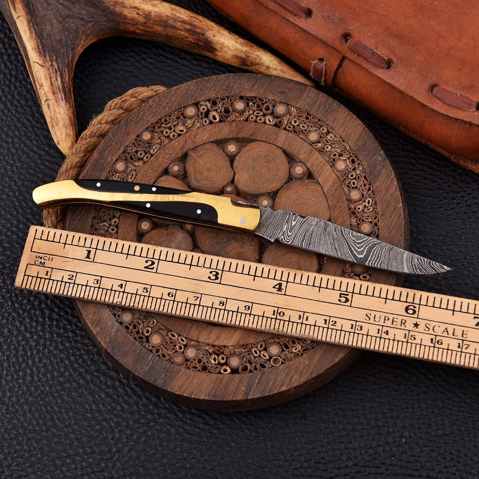 Handmade Folding Pocket Knife Hand Forged Damascuss Steel Blade Hunting Survival