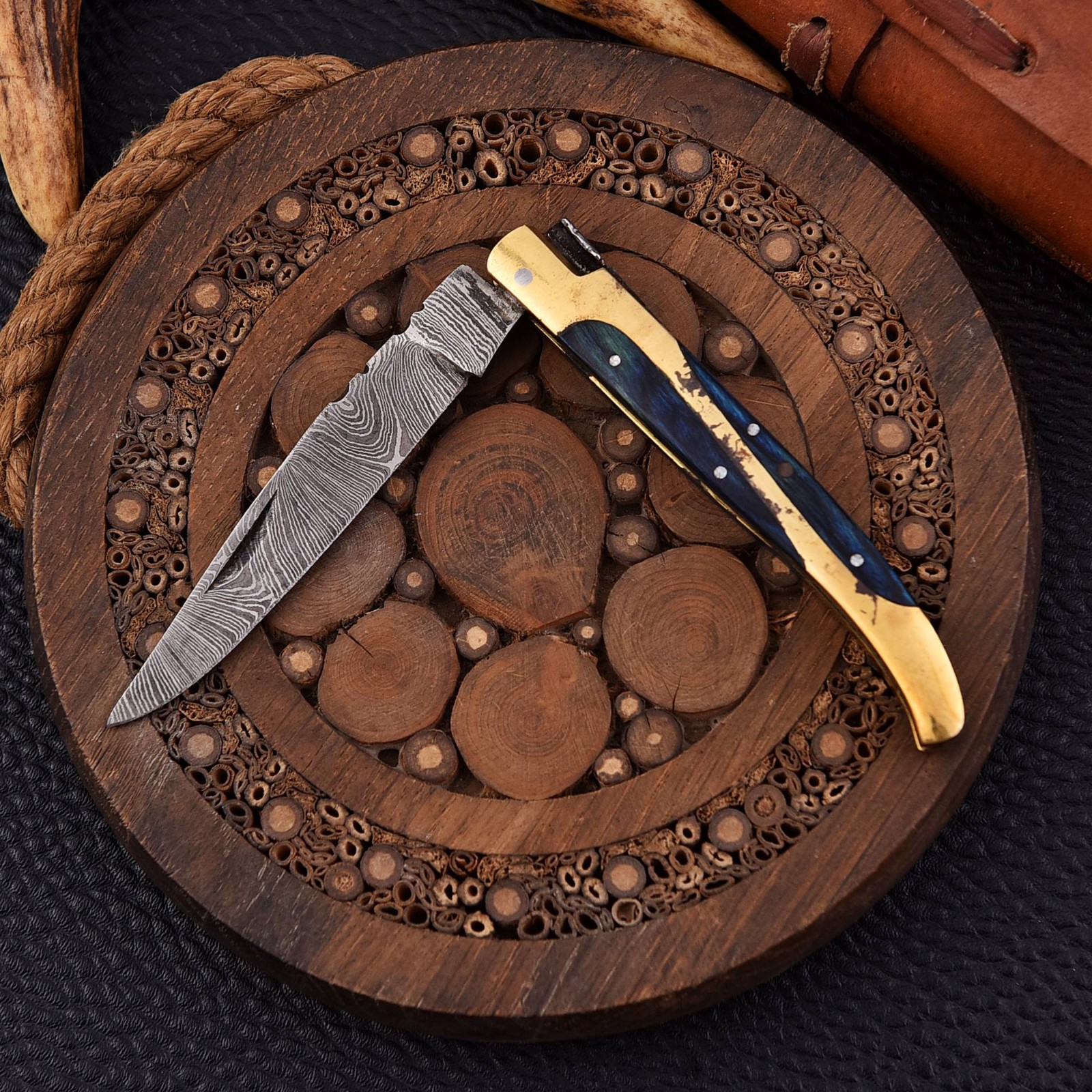 Handmade Folding Pocket Knife Hand Forged Damascuss Steel Blade Hunting Survival
