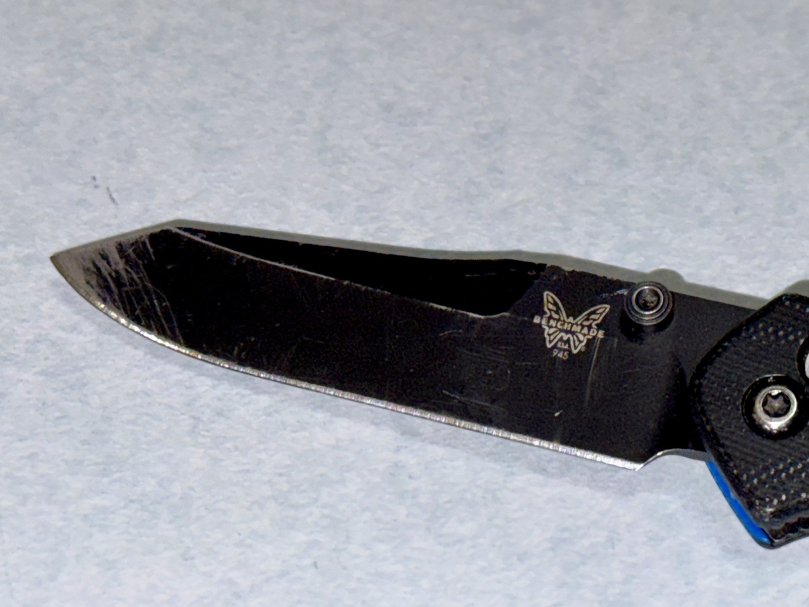 Benchmade 945BK-1 Mini Osborne Axis Reverse Tanto S30V Black/Blue G10