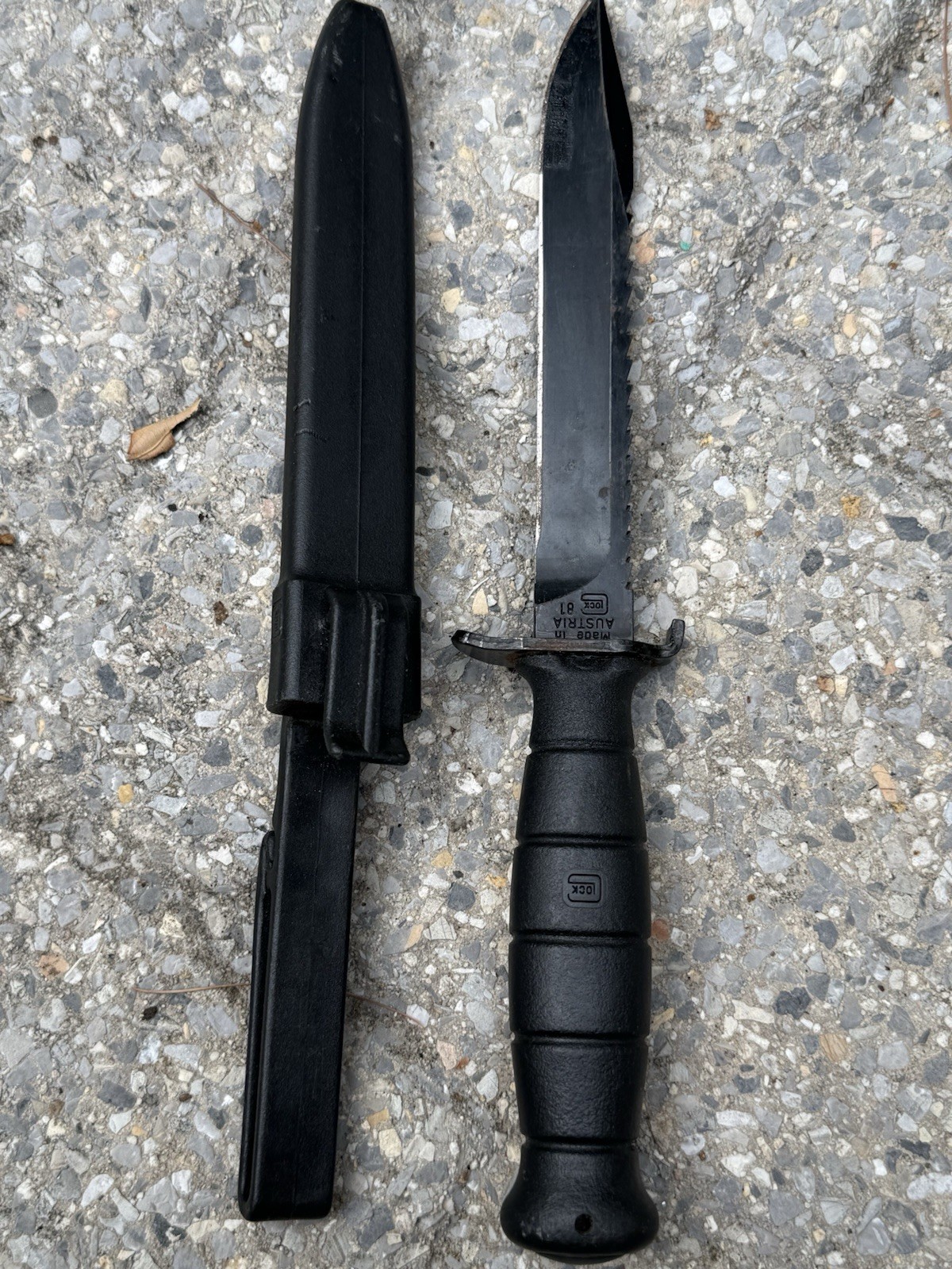 Glock Combat/Survival Fixed Blade Knife, Black Clip Point, Sheath, model 81