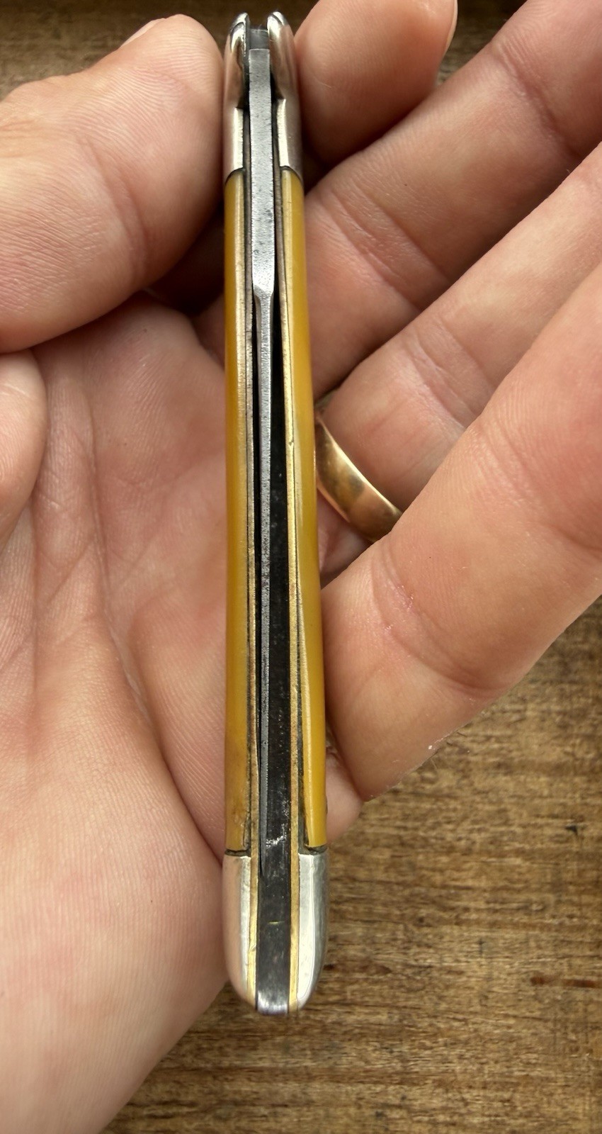 W.R. Case & Sons B1051 Fishtail Bow Tie Knife 1905-1914 Yellow Antique Rare