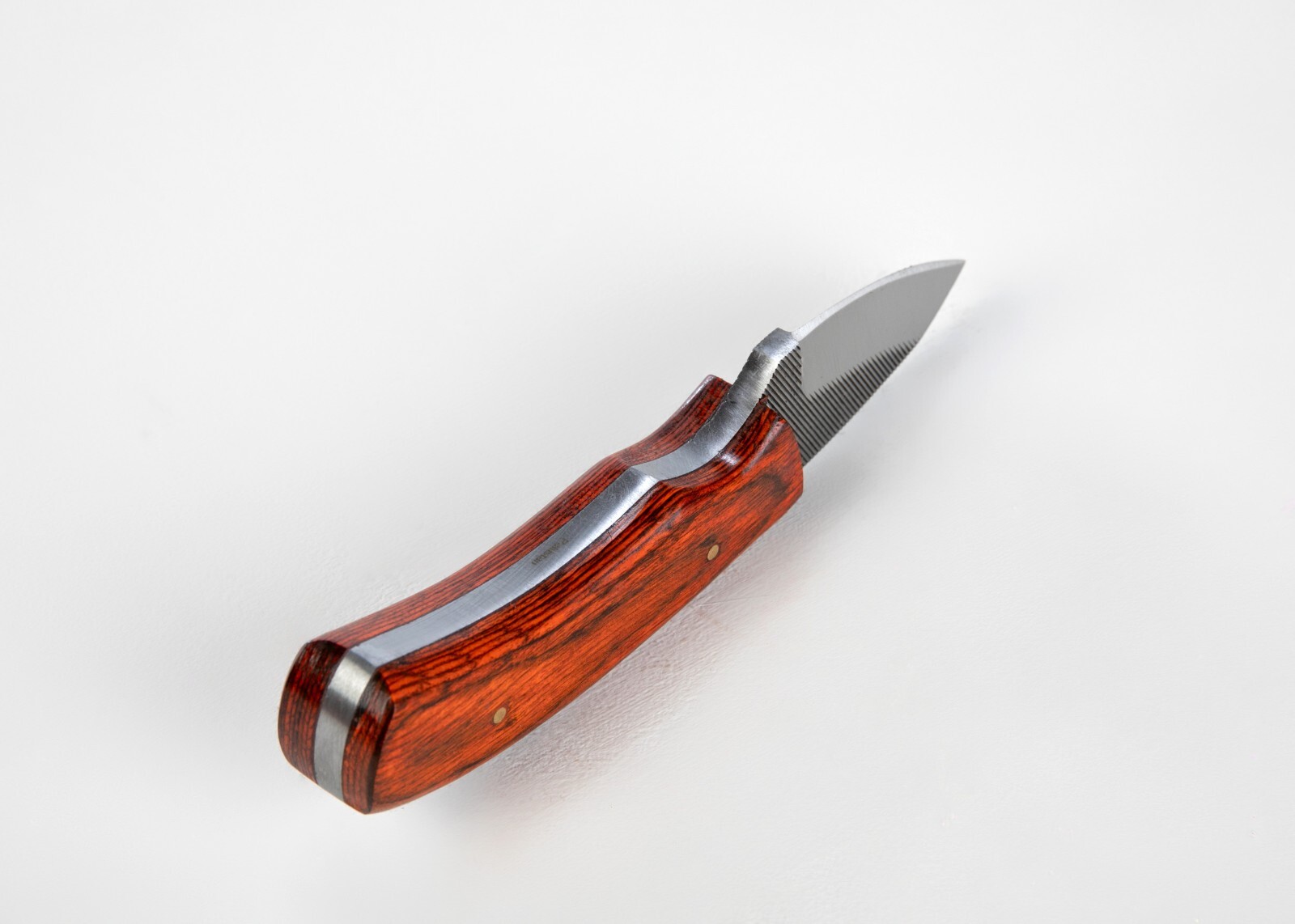 Sawmill Compact 5.5″ Skinner, Hardwood Handle, Leather Sheath – Rugged, Sharp!