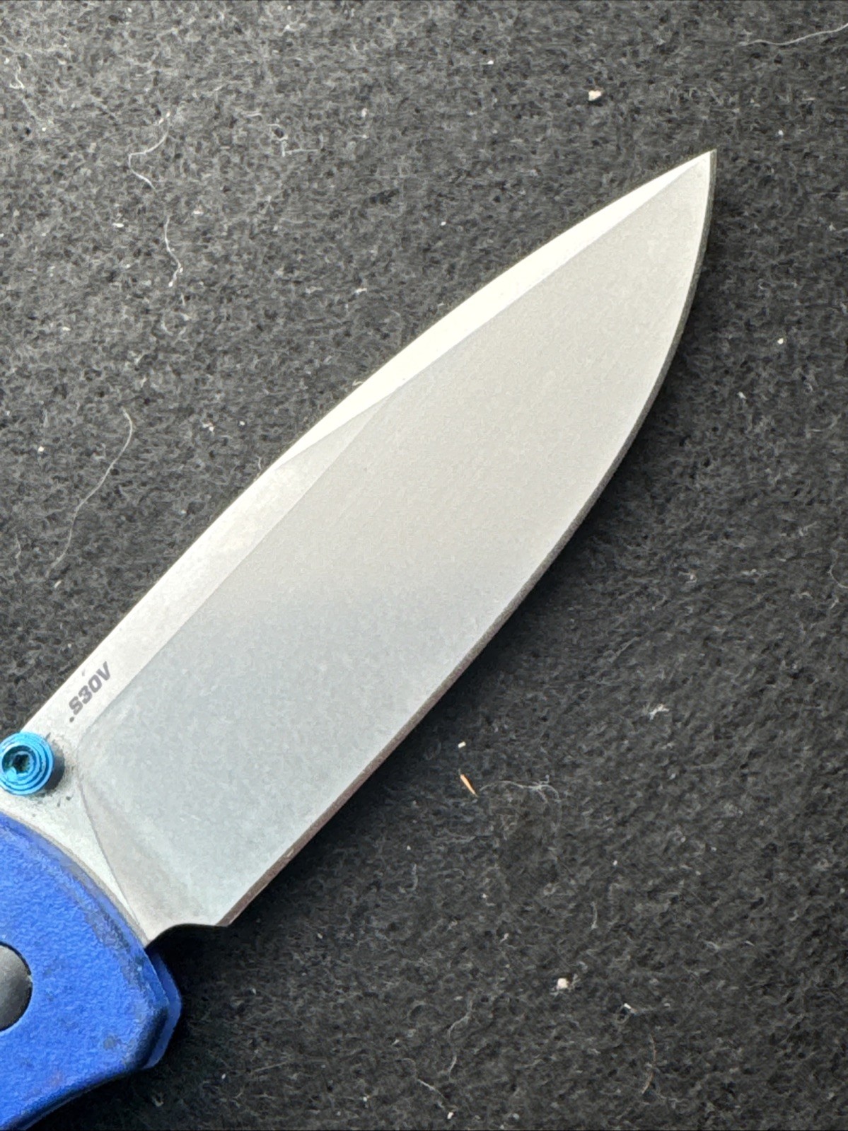 Benchmade Knives Bugout 535 Blue Grivory S30V Pocket Knife