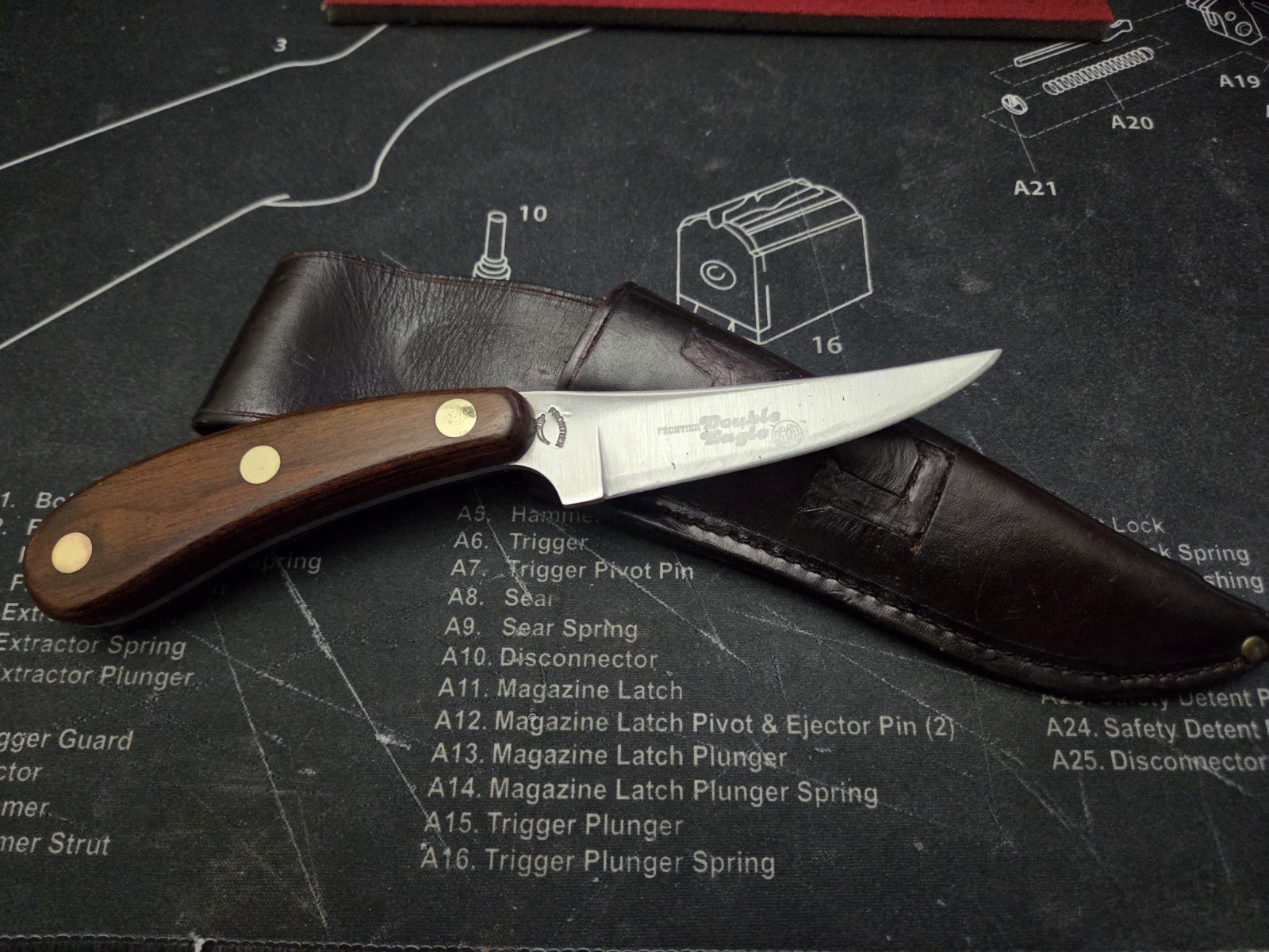Frontier Double Eagle Mod. 415 Fixed SS USA with Leather Sheath By Imperial.