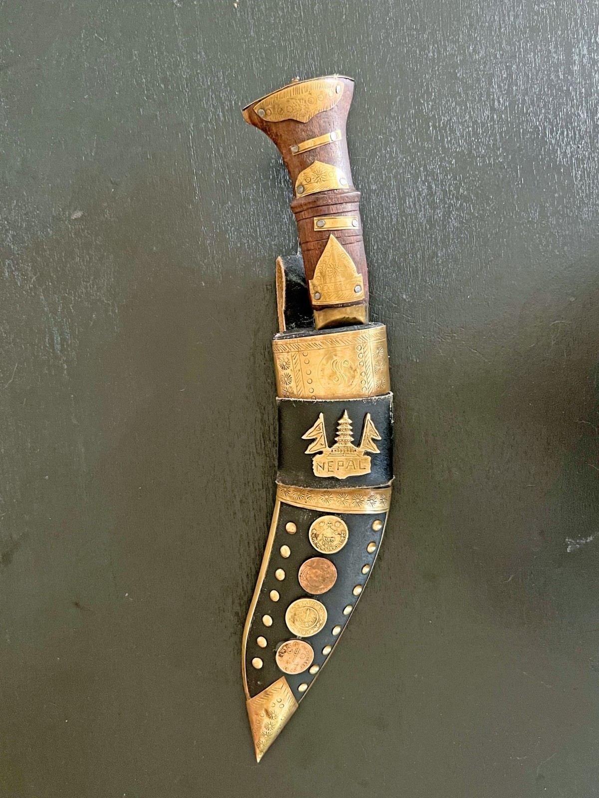 Old Nepalese Gurkha Kukri knife, superb gold-colored ornamentation, Asia, India.