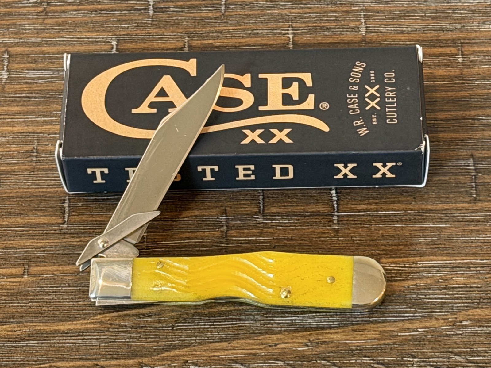 Case XX 75317 Yellow Bone Platts Jig Cheetah Cub