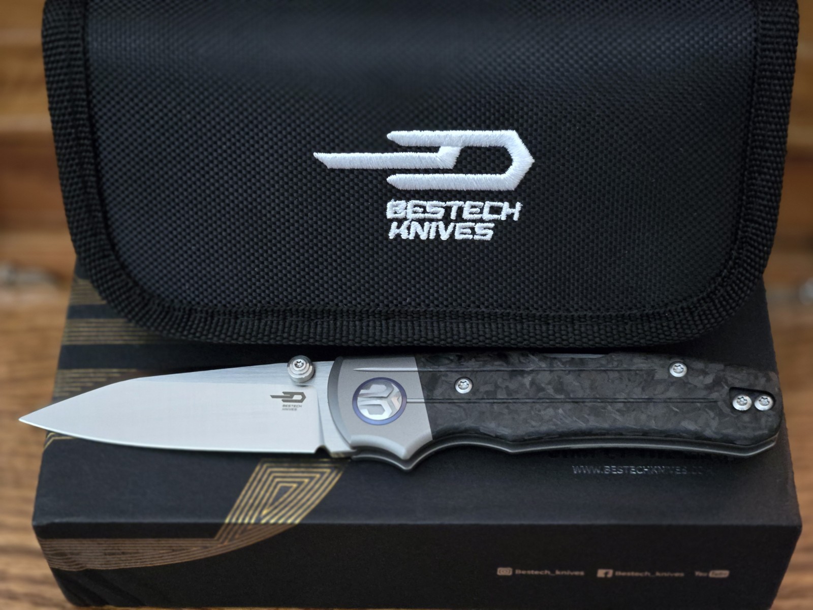 Bestech Knives Tonic M390 Carbon Fiber Folding Lockback Pocketknife BT2204D