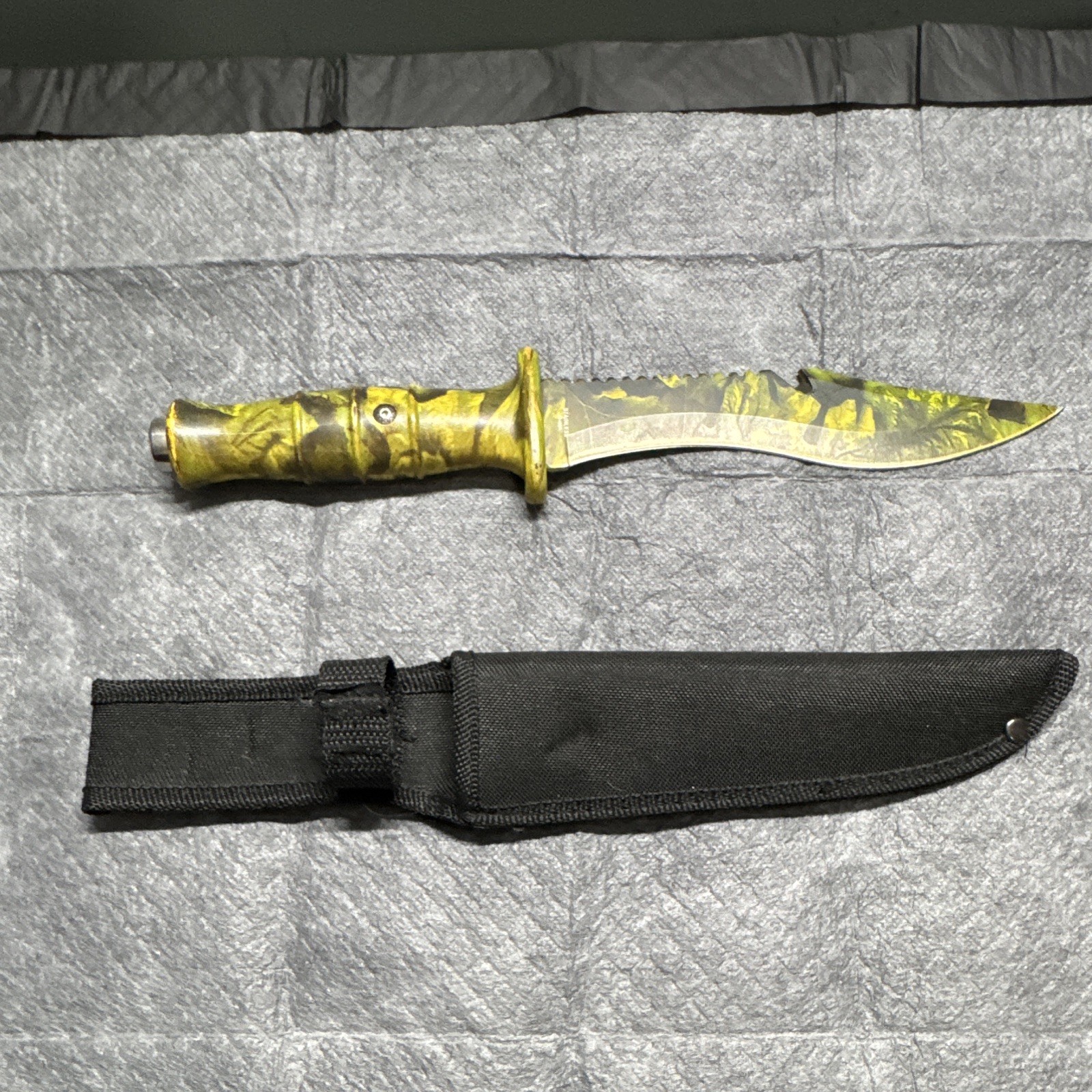Camo Fixed Blade Hunting Knife Clip Point Plain Edge w/ Sheath 4.1-5in