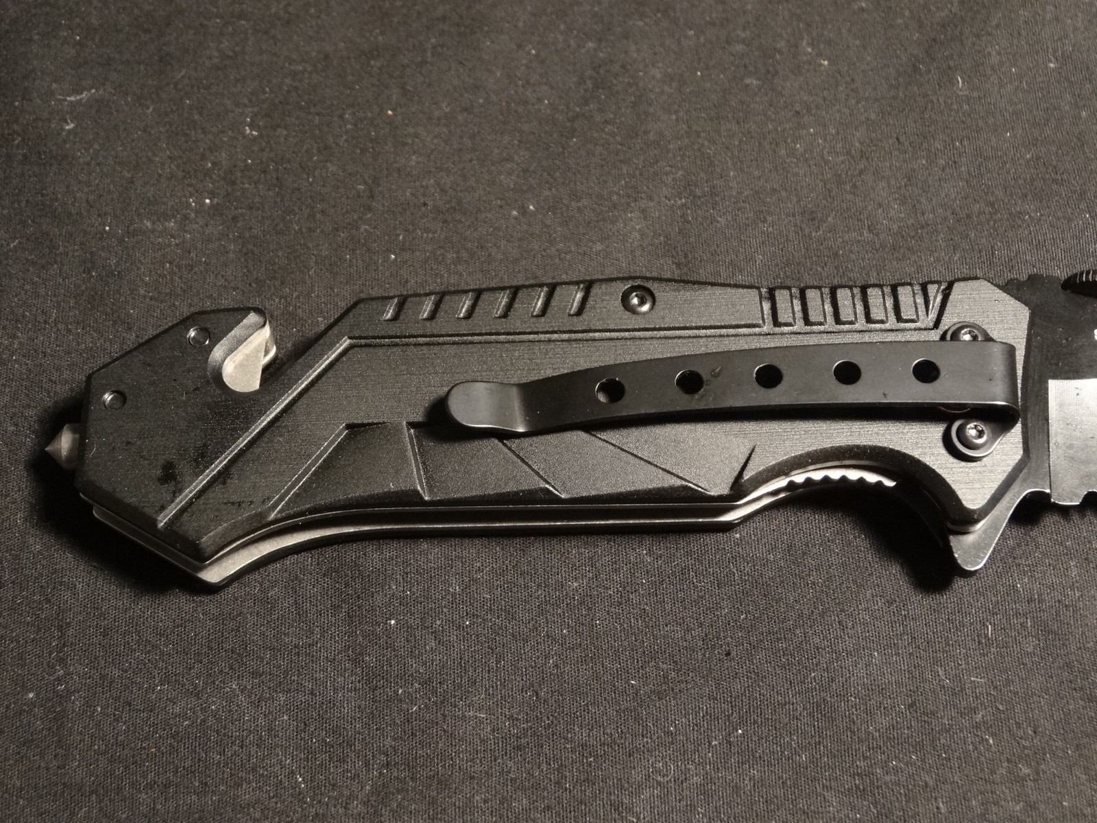 United States Marines YC-501M Tactical Folding Knife With Dog Tag