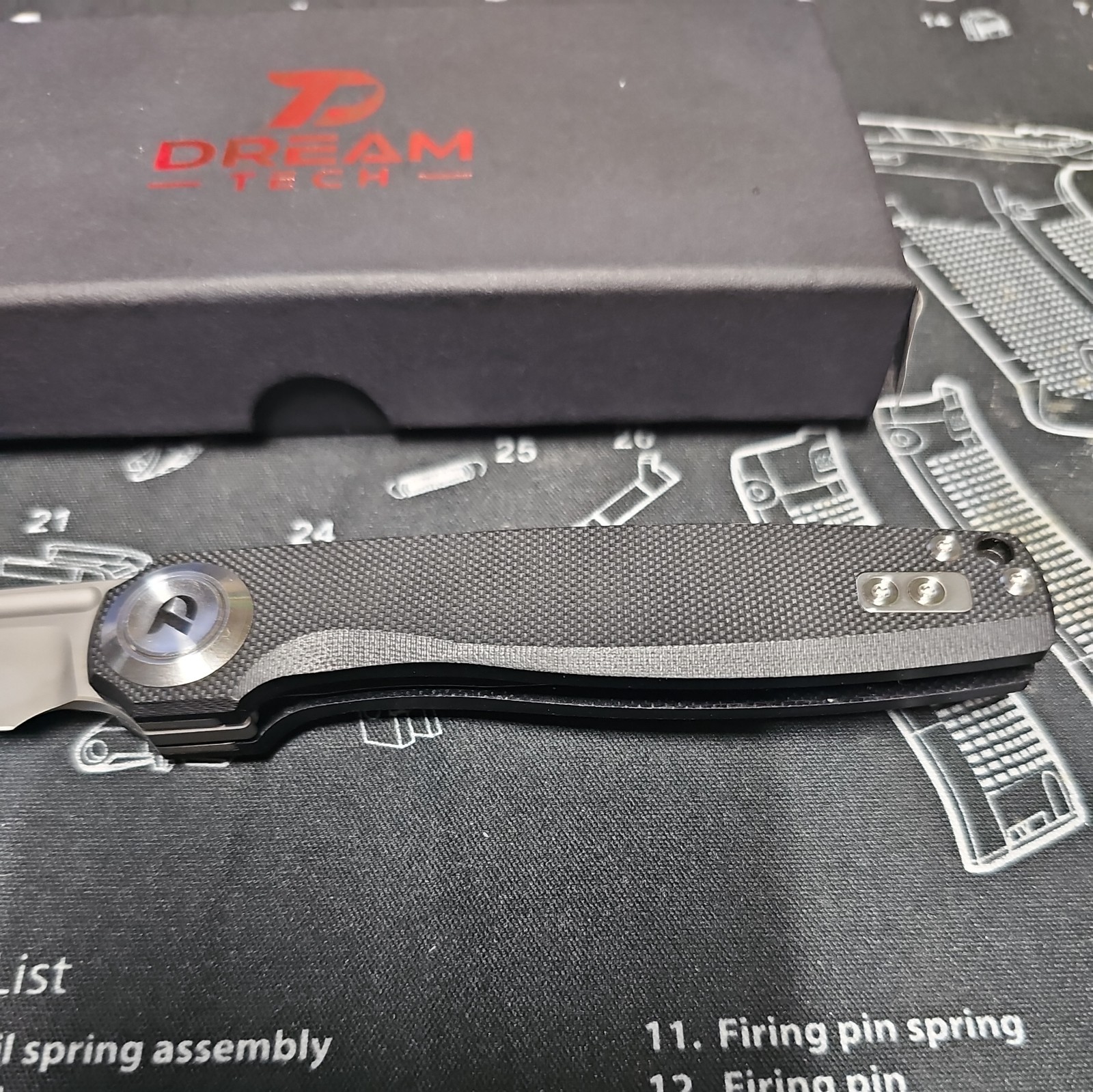 DreamTech – D4002GB, beadblasted D2 blade, black G10 handle