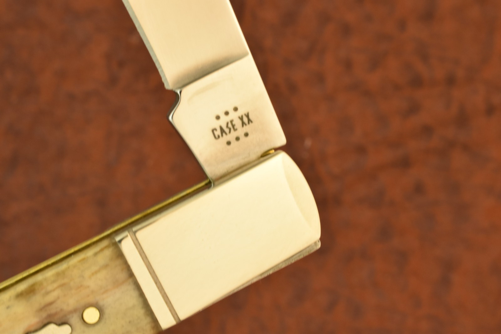 CASE XX USA 2024 SMOOTH ANTIQUE BONE GROOVED BOLSTER RAZOR KNIFE 61005RAZ (35778