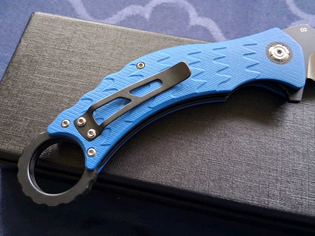 🔥 QSP – Eagle Karambit Flipper Knife w/Blue G10 Handle & D2 Blade (QS120)