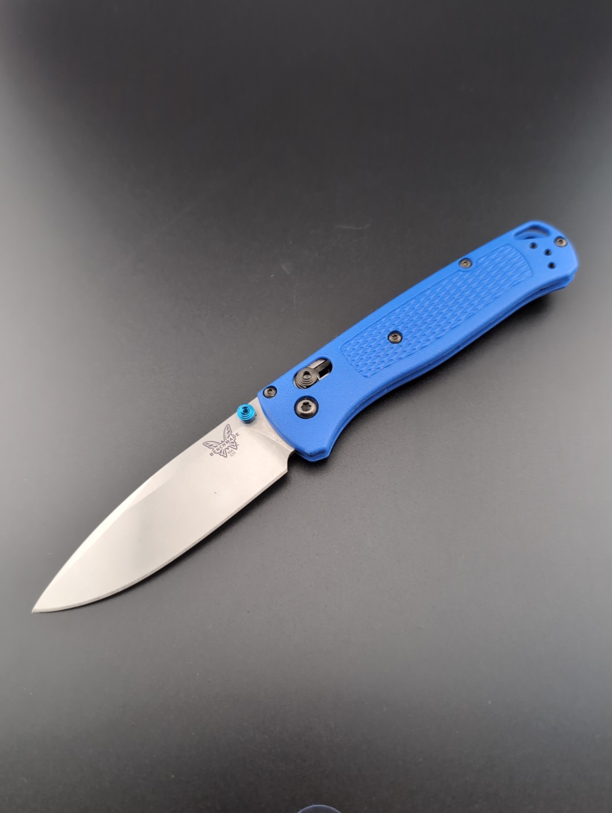 Benchmade – 535 Bugout – Blue Grivory Handles S30V Plain Satin Blade – BS-155