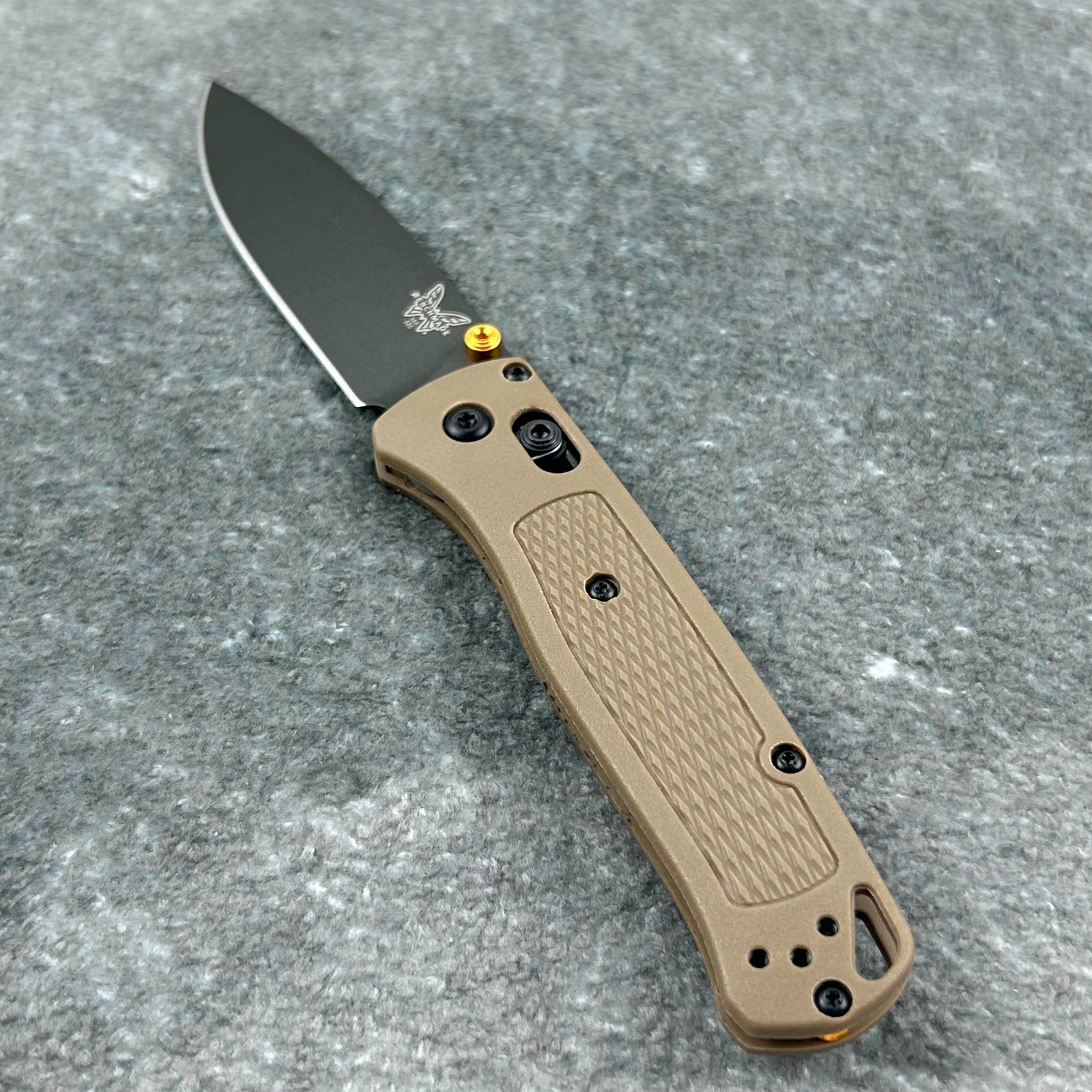 Benchmade 535GRY-1 Bugout AXIS CPM-S30V Folding Knife 3.24″ Gray Handle