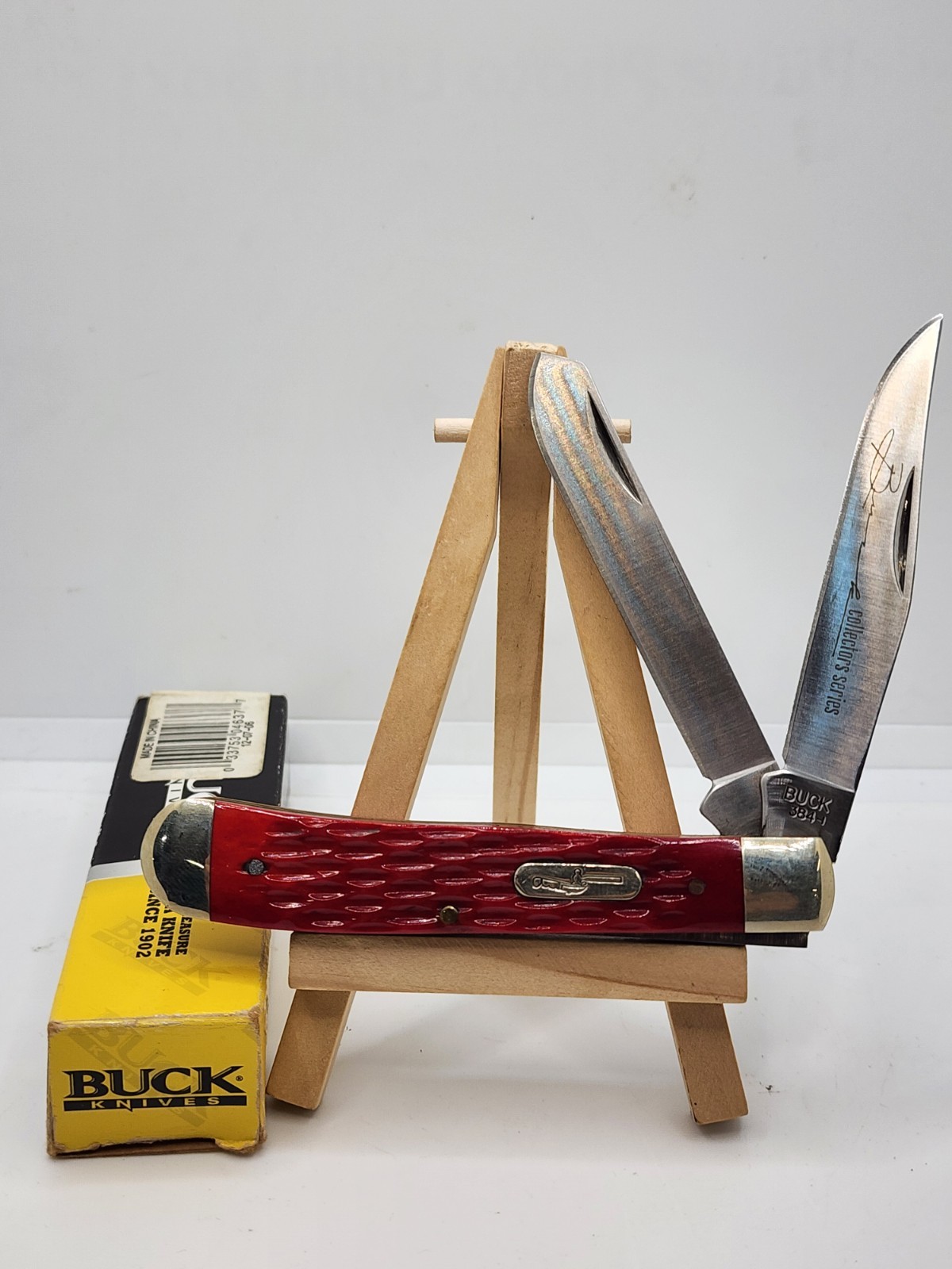 BUCK 384 CHINA RED TRAPPER KNIFE NEVER USED IN BOX N7