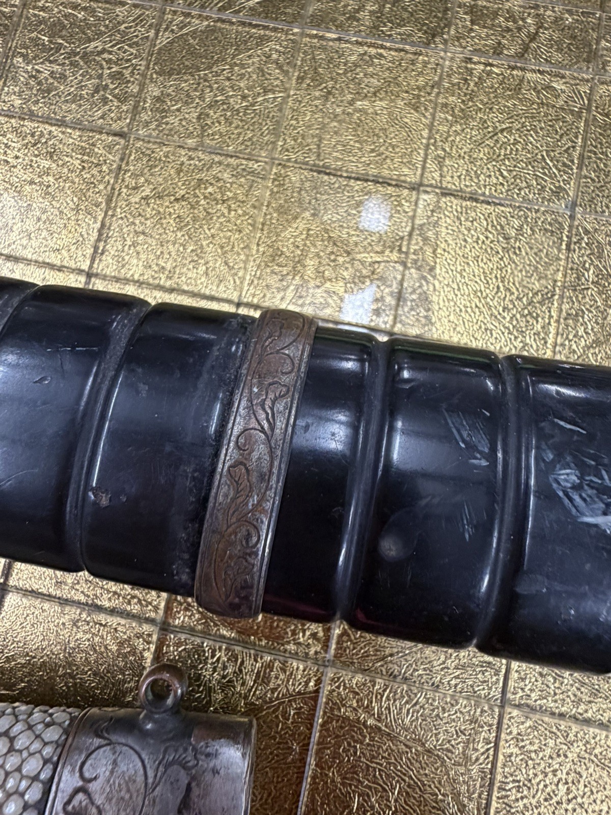 RARE Japanese tanto short sword with black-lacquered ribbed wood hilt