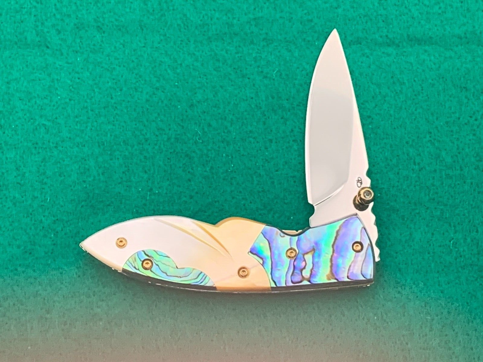 CUSTOM TAWEESAK KNIFE MOTHER OF PEARL / CASE NONE BETTER MUSEUM QUALITY) w/CASE
