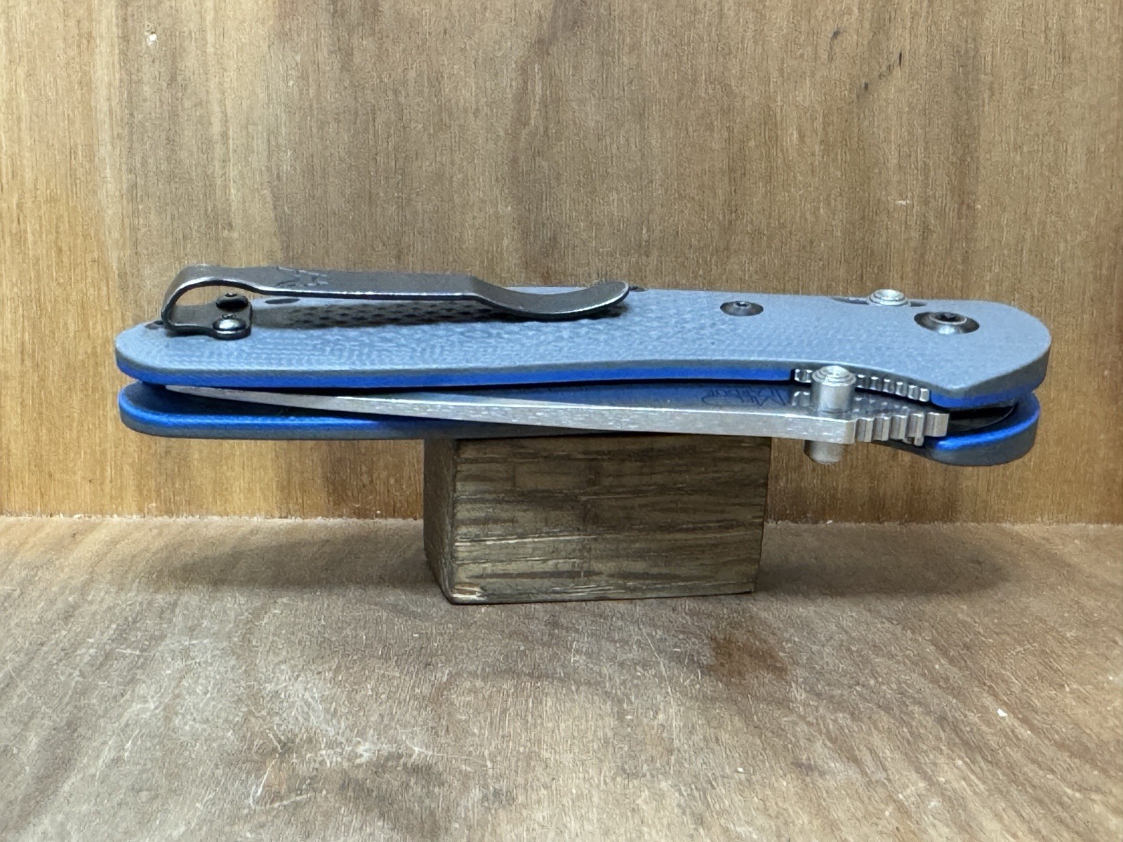 RARE Benchmade 551-1 Griptilian 20CV Plain Blade G10 Gray/Blue USA EXCELLENT!