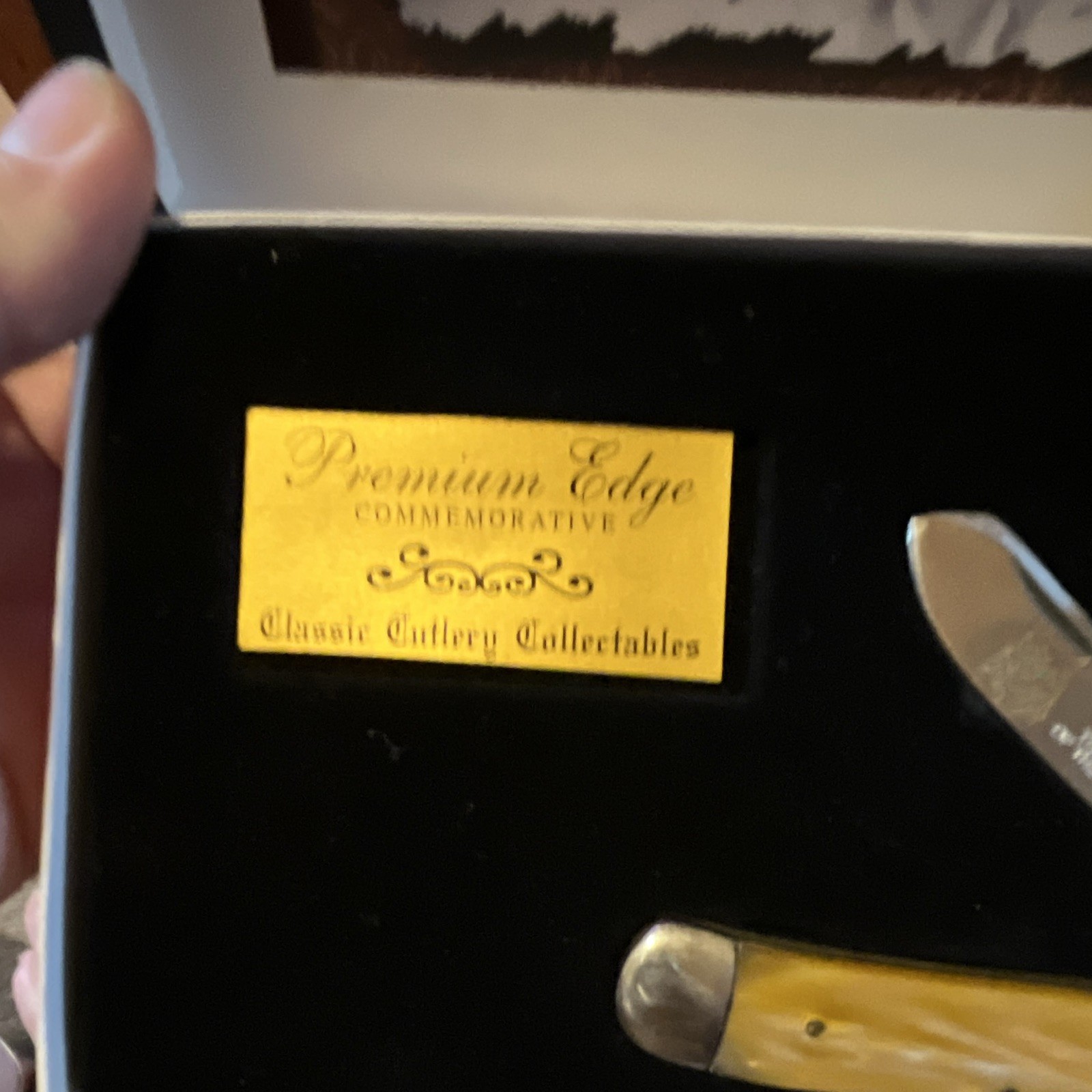 Wildlife Predators Wolf 2000 2-Blade SS Slipjoint Pocketknife Yellow Handle