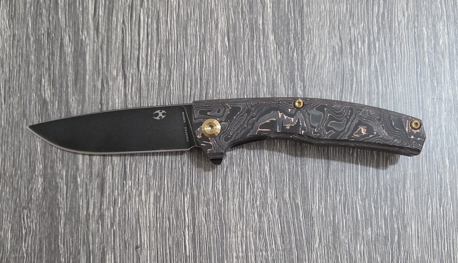 Kansept AGI K2037A3 – 2.94″ Blk Stonewash CPM S35VN – Copper CF – Titanium – EUC