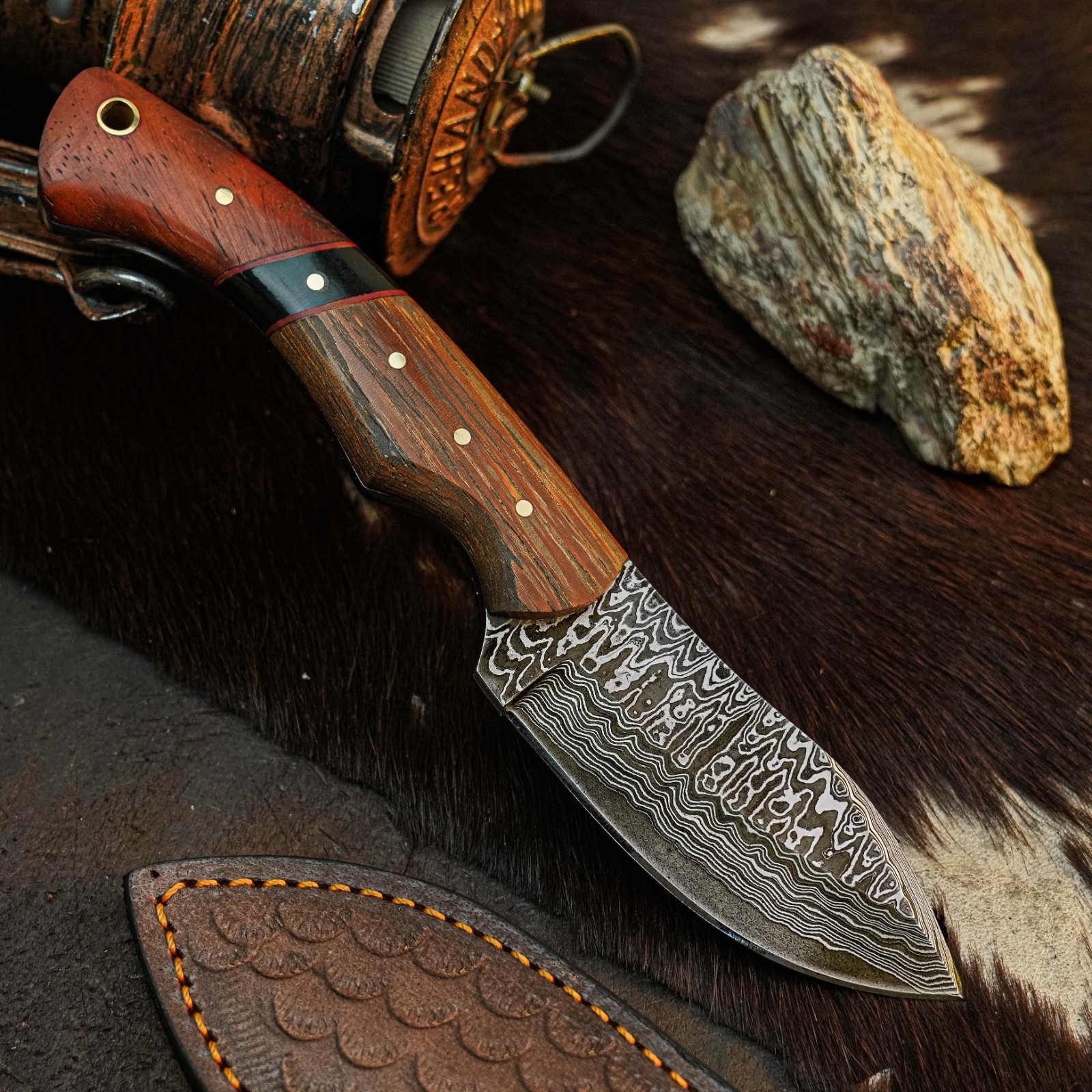 7.7″ Drop Point Skinner Knife Damascus Steel Hunting Full Tang Hybrid Handle