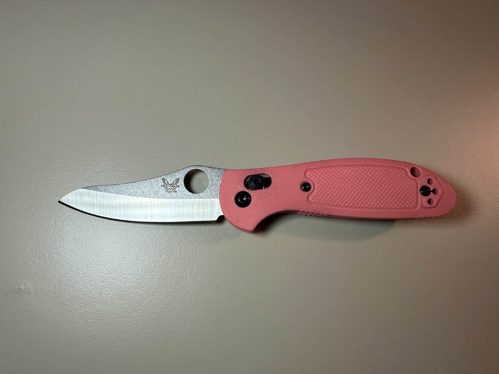 Benchmade 555 Mini Griptilian Pink Nylon Grivory Stainless Folding Knives