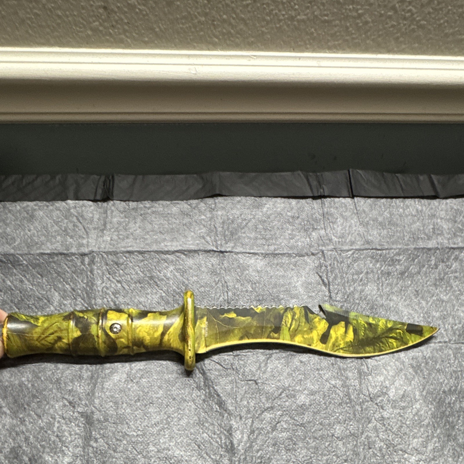 Camo Fixed Blade Hunting Knife Clip Point Plain Edge w/ Sheath 4.1-5in