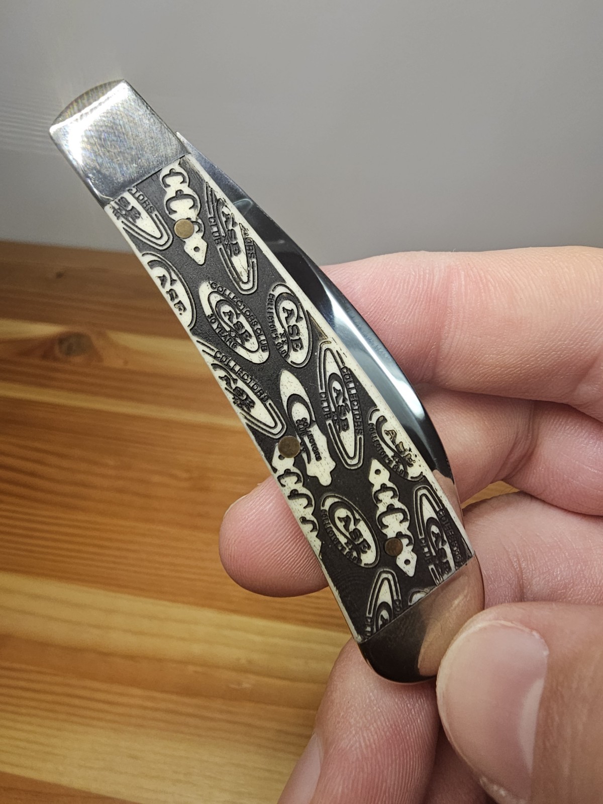 2011 Case XX 61117 Swayback Gent Knife CCC Exclusive Smooth Bone Numbered