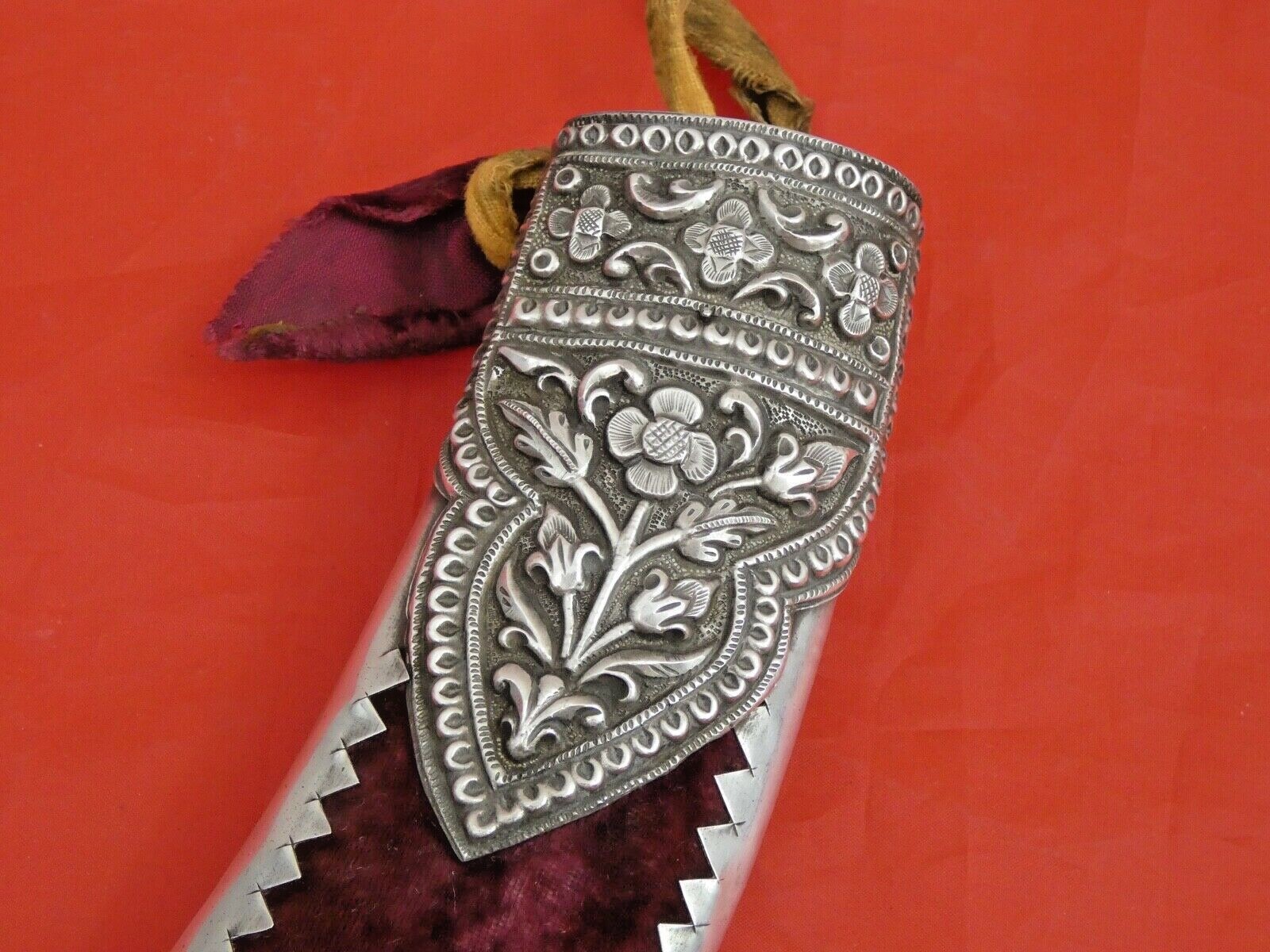 EXCEPTIONAL QUALITY ANTIQUE SILVER MOUNTED KUKRI DAGGER NEPAL INDIA Gurgha Sword