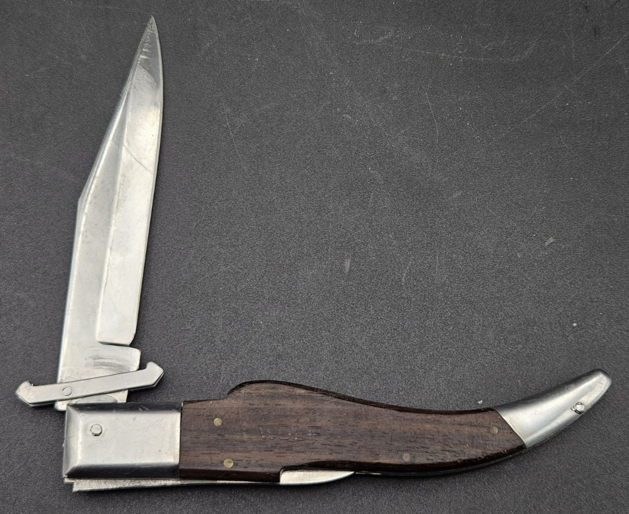 Vintage Wolf Stainless Steel Swing-Guard Folding Pocket Knife – Made in Japan