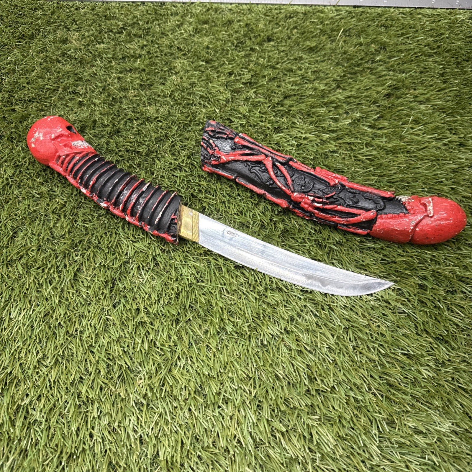 Fighter Plus China Fantasy Fixed Blade Knife 14 3/4 Skull Spine Sheath Red Black