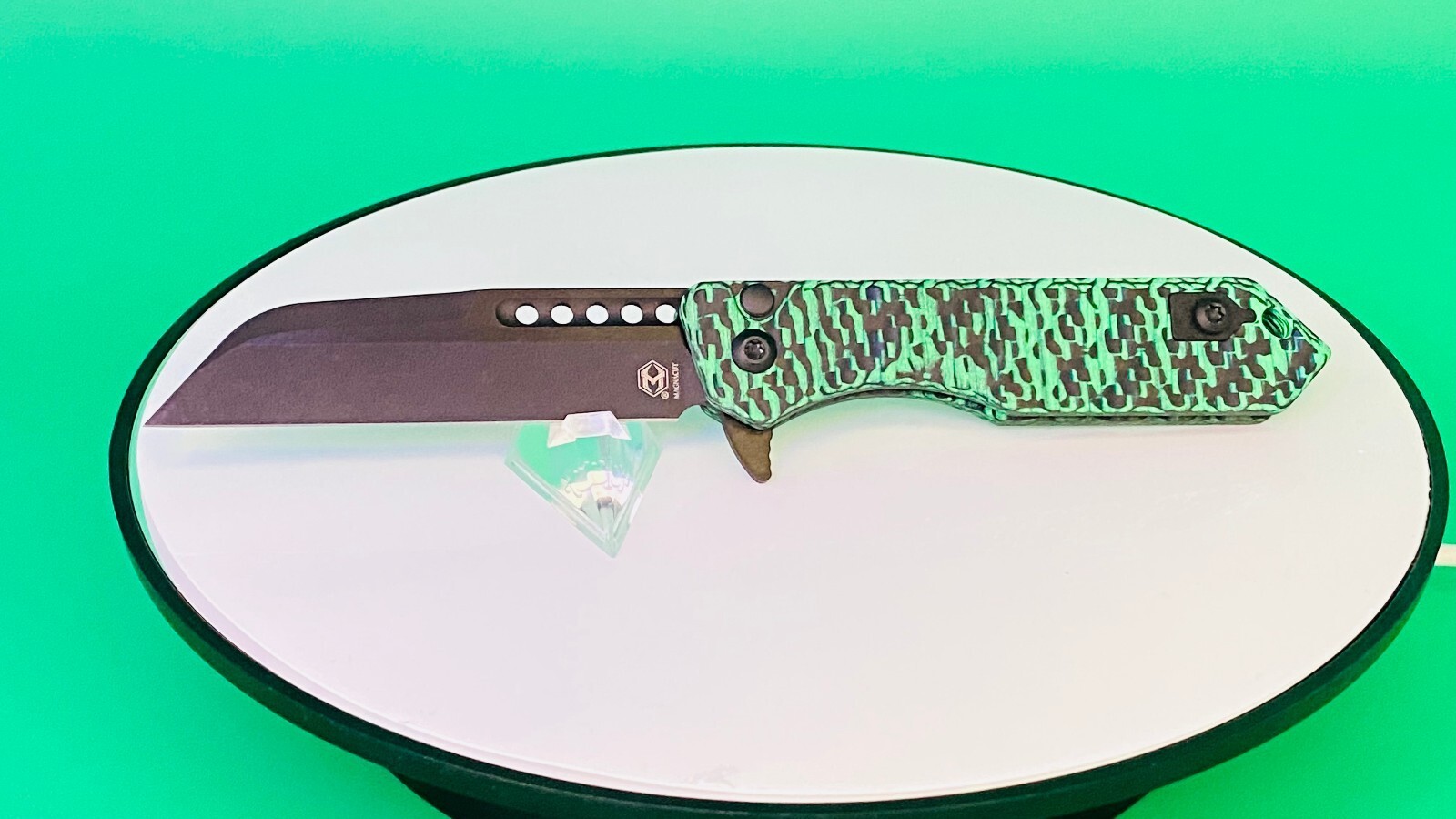 Heretic Jinn – Glow Carbon Fiber Handle, Manual, Wharncliffe Black DLC Blade