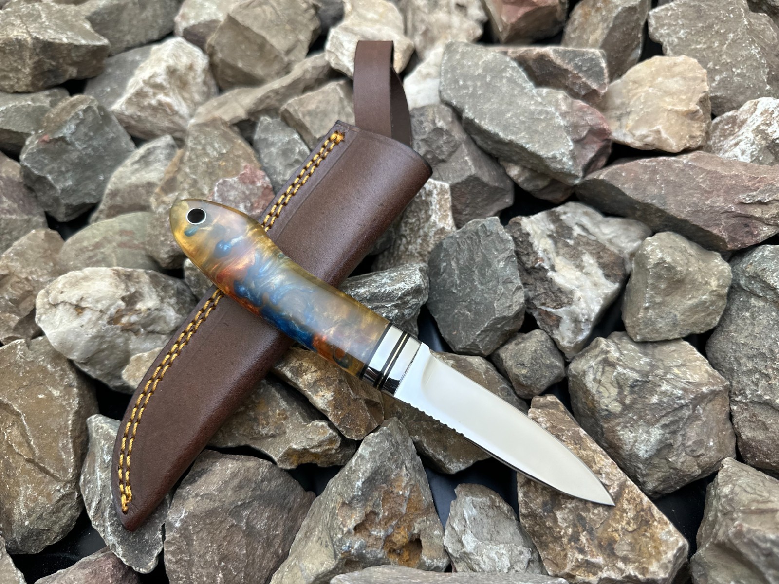 Custom Handmade Fixed Blade Hunting Outdoor EDC Knife W/ Burl Type Resin Handle