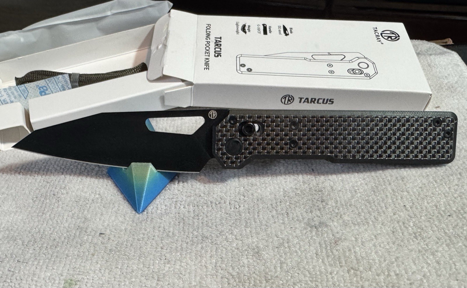 TACRAY TARCUS D2 Tanto Plain Edge Manual Crossbar lock Carbon Fiber w/ Clip