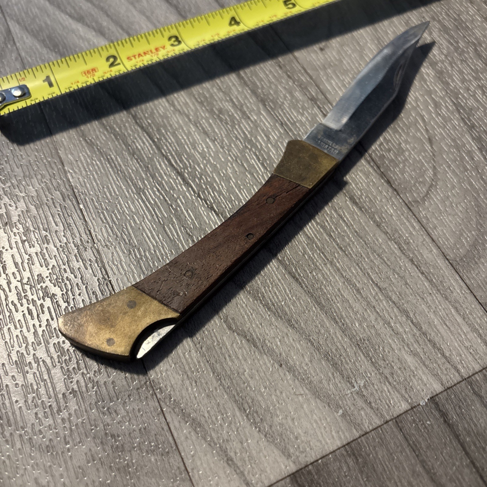 Vintage 3.5″ Lockblade Knife w/Brass & wood Handle, good Condition unbranded