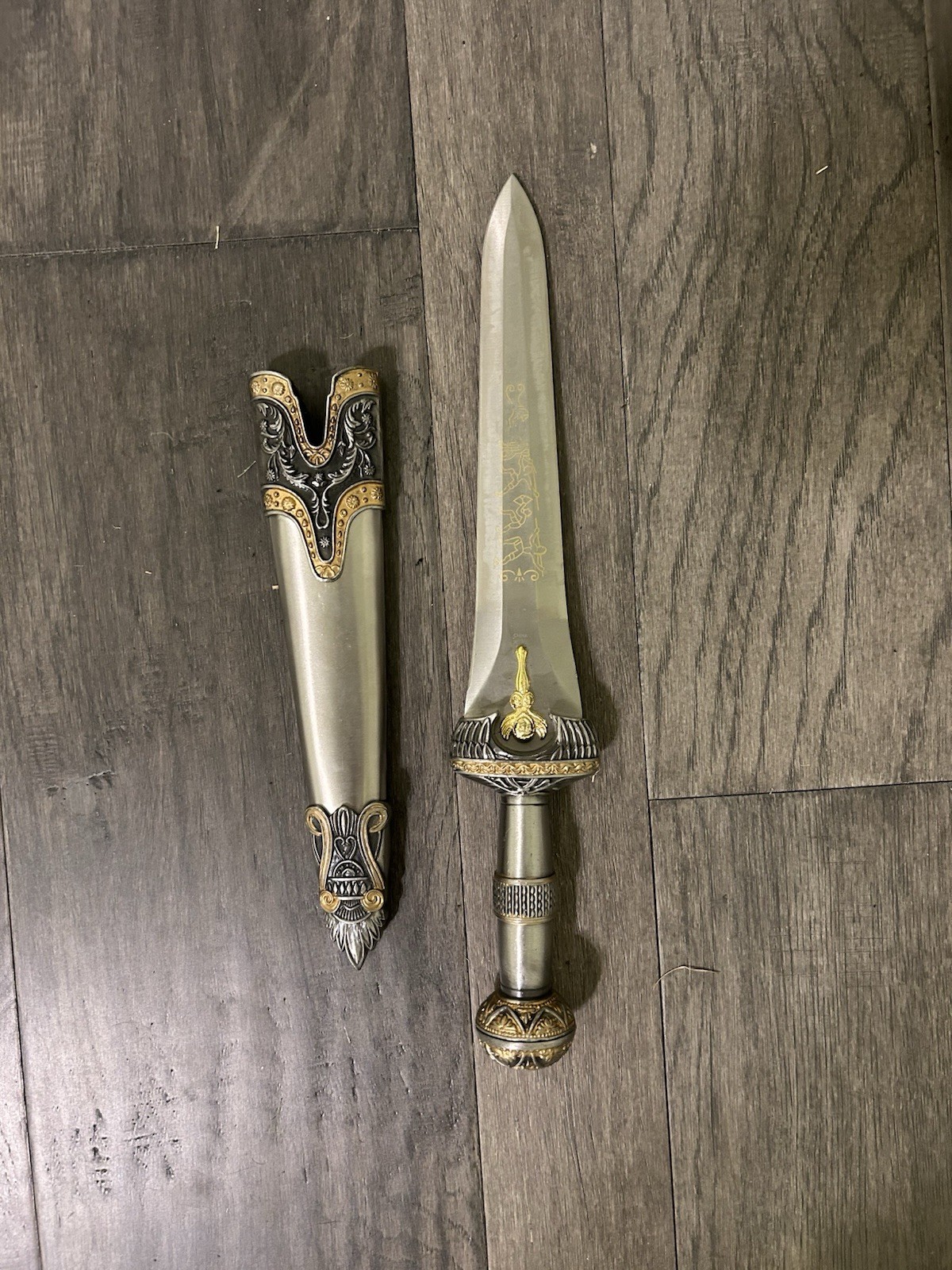 Ornamental Decorative Sword & Sheath Set – 2 Vintage-Style Replica Swords
