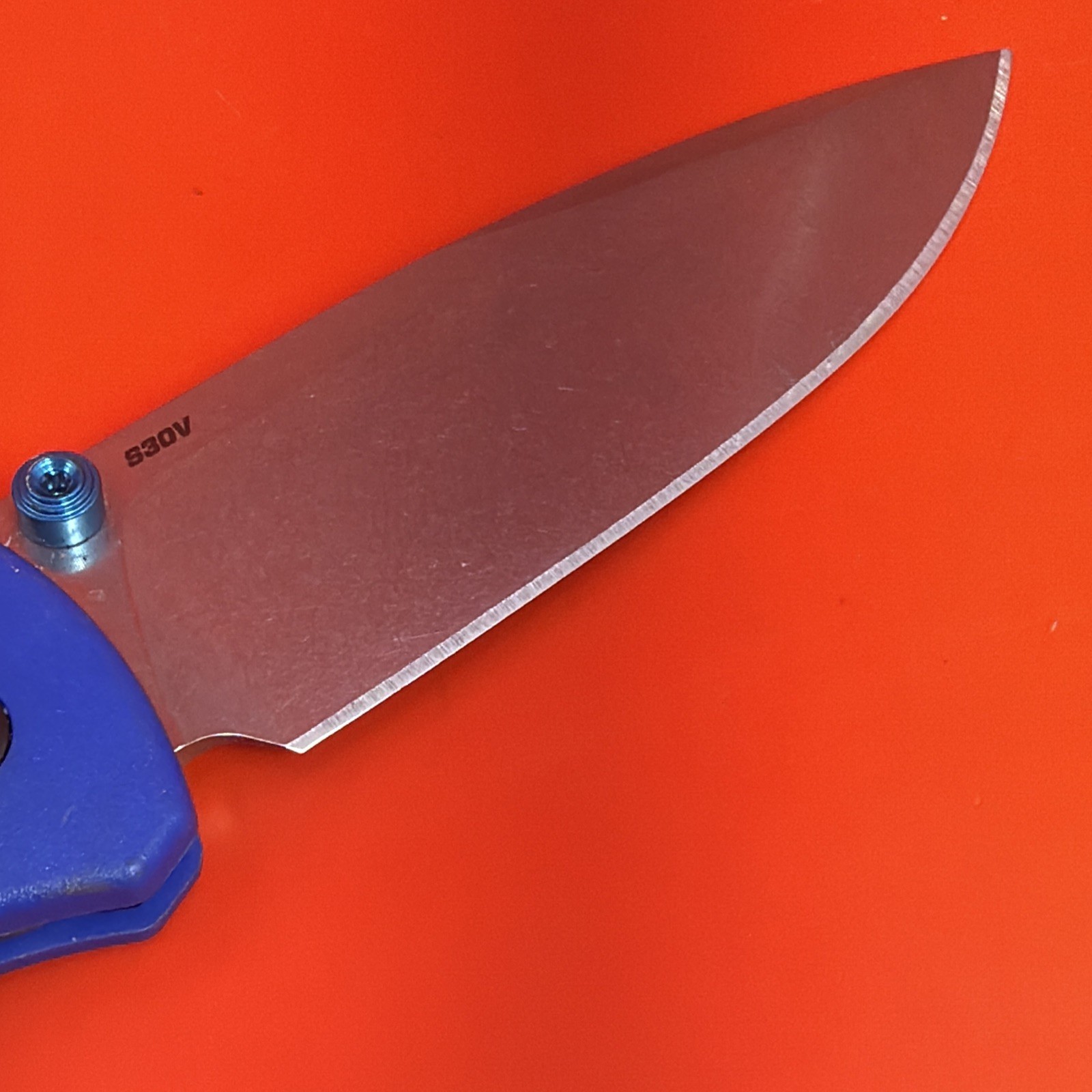 Benchmade Bugout 535 CPM-S30V Steel 3.24 Blade Blue Handle