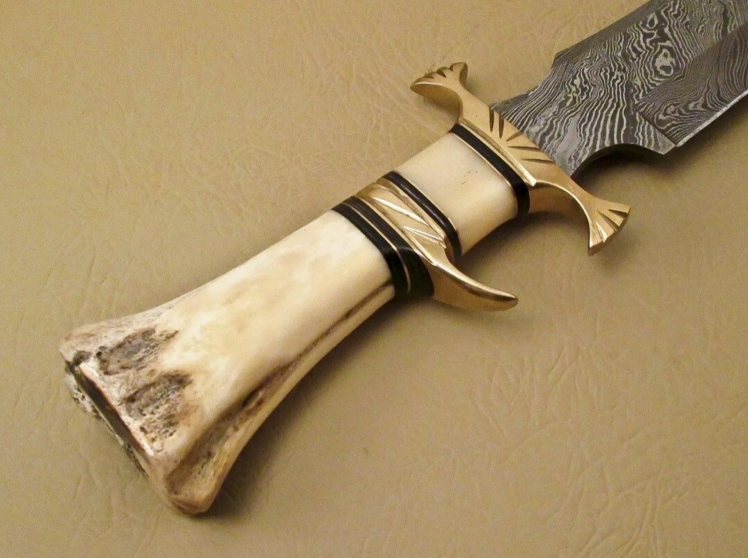 BEAUTIFUL CUSTOM HAND MADE DAMASCUS STEEL HUNTING BOWIE KNIFE HANDLE CAMEL BONE