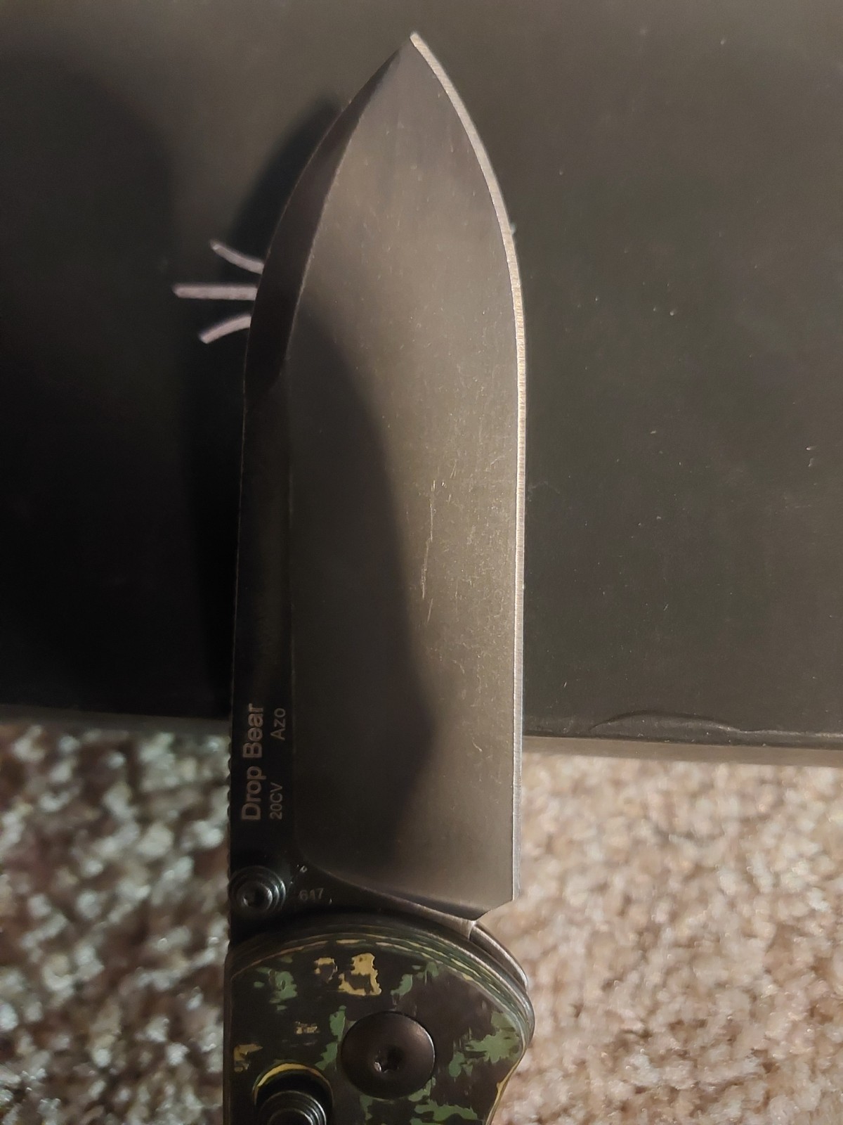 Kizer Drop Bear Clutch Lock Folding Knife CPM-20CV Toxic Storm FatCarbon Handles