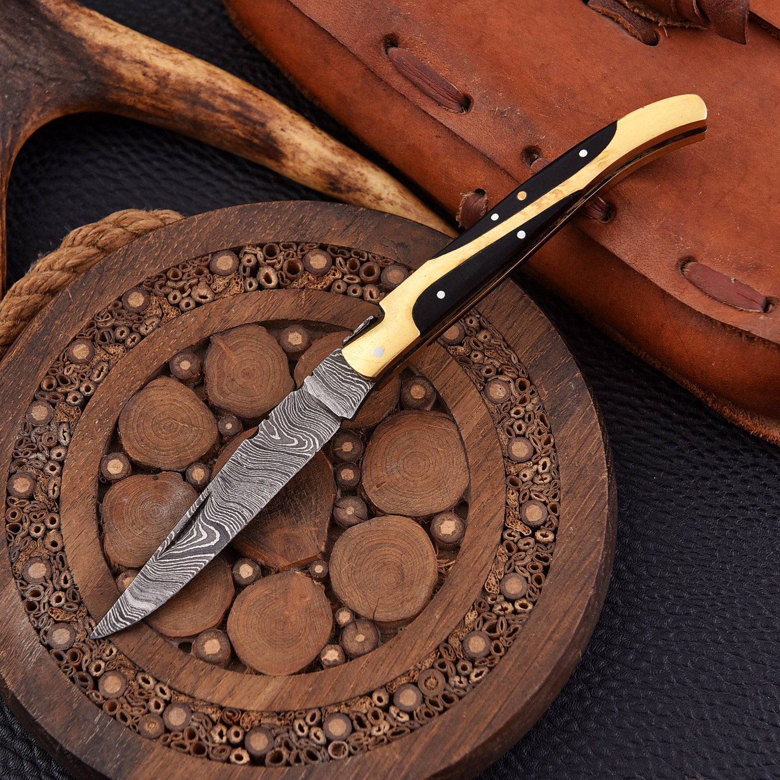Handmade Folding Pocket Knife Hand Forged Damascuss Steel Blade Hunting Survival