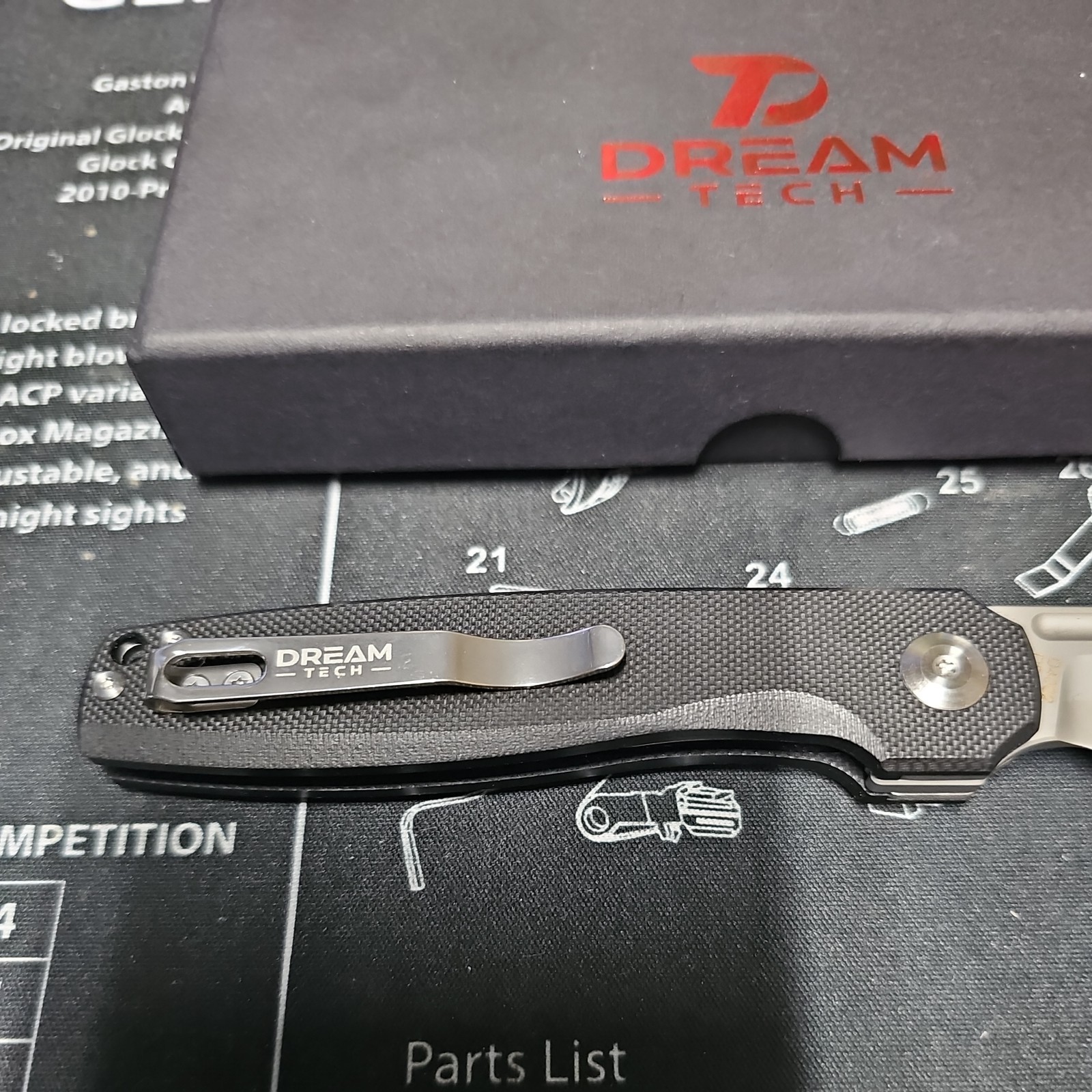 DreamTech – D4002GB, beadblasted D2 blade, black G10 handle