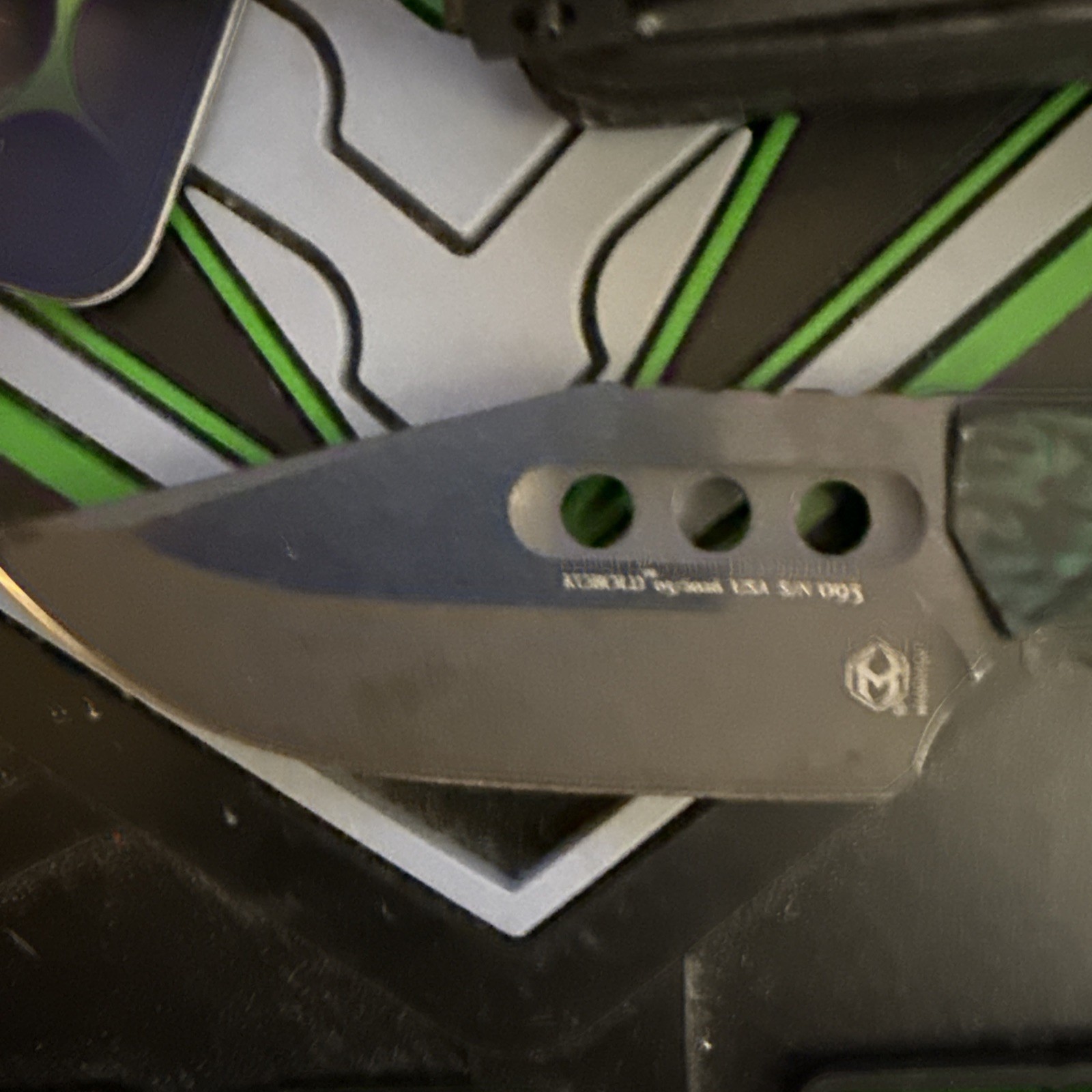 Heretic Kobold Bowie DLC MagnaCut Carbon Fiber Glow – H065-6A-GLOCF