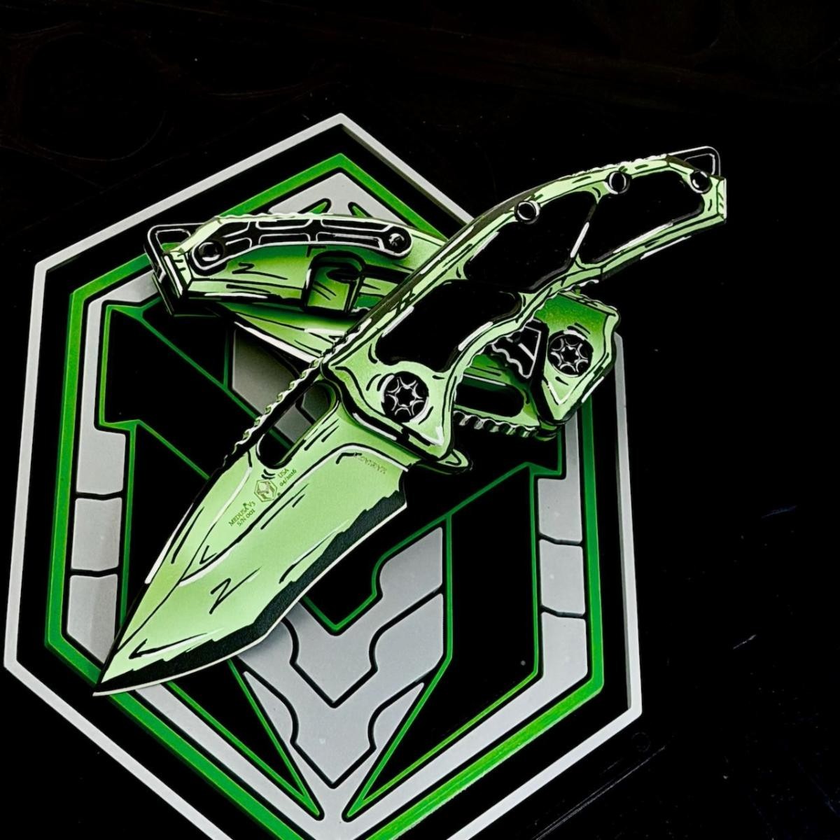 Heretic Knives Medusa Manual Recurve Toxic Green Cel Shading H010-CS-TX