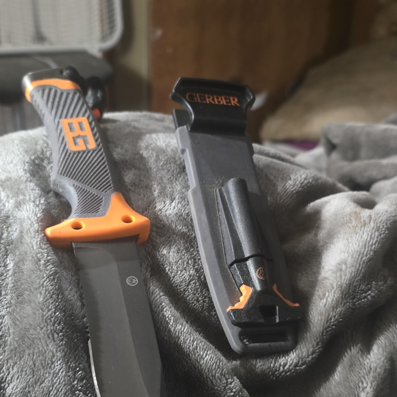 Gerber Survival Fixed Blade Knife 4.1-5in EMS Drop Point Combo Edge w/ Sheath