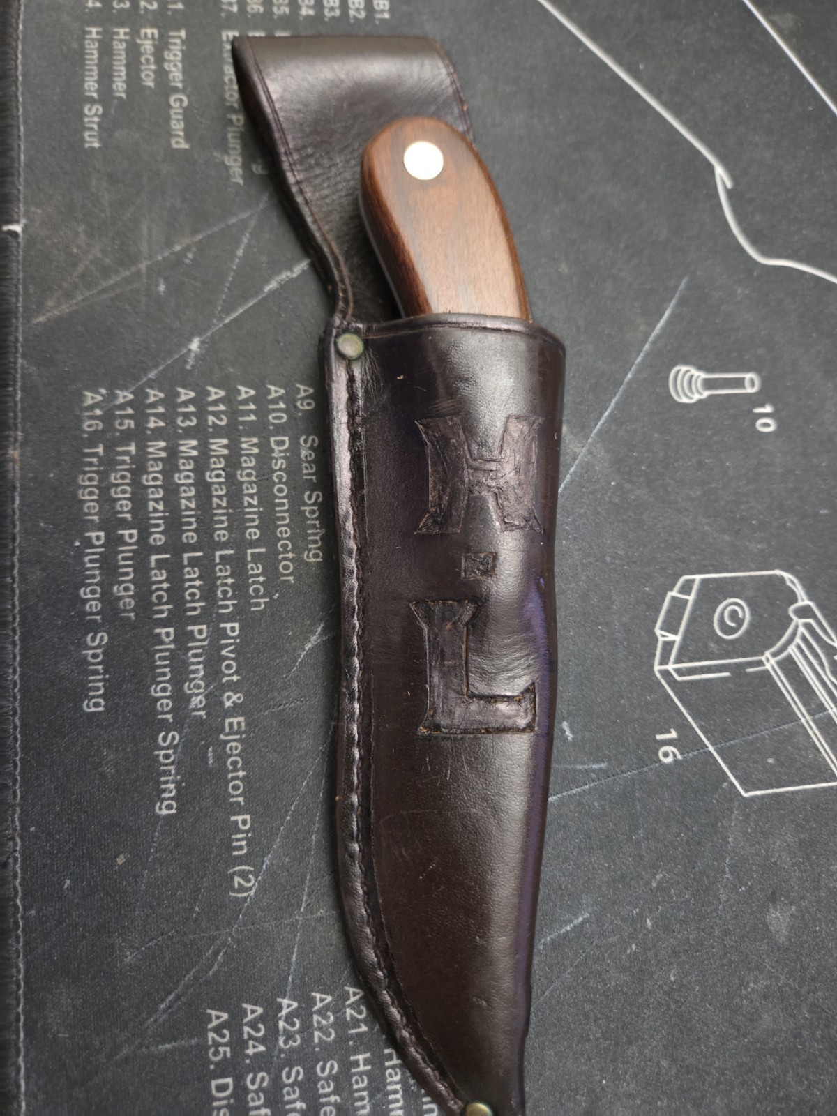 Frontier Double Eagle Mod. 415 Fixed SS USA with Leather Sheath By Imperial.