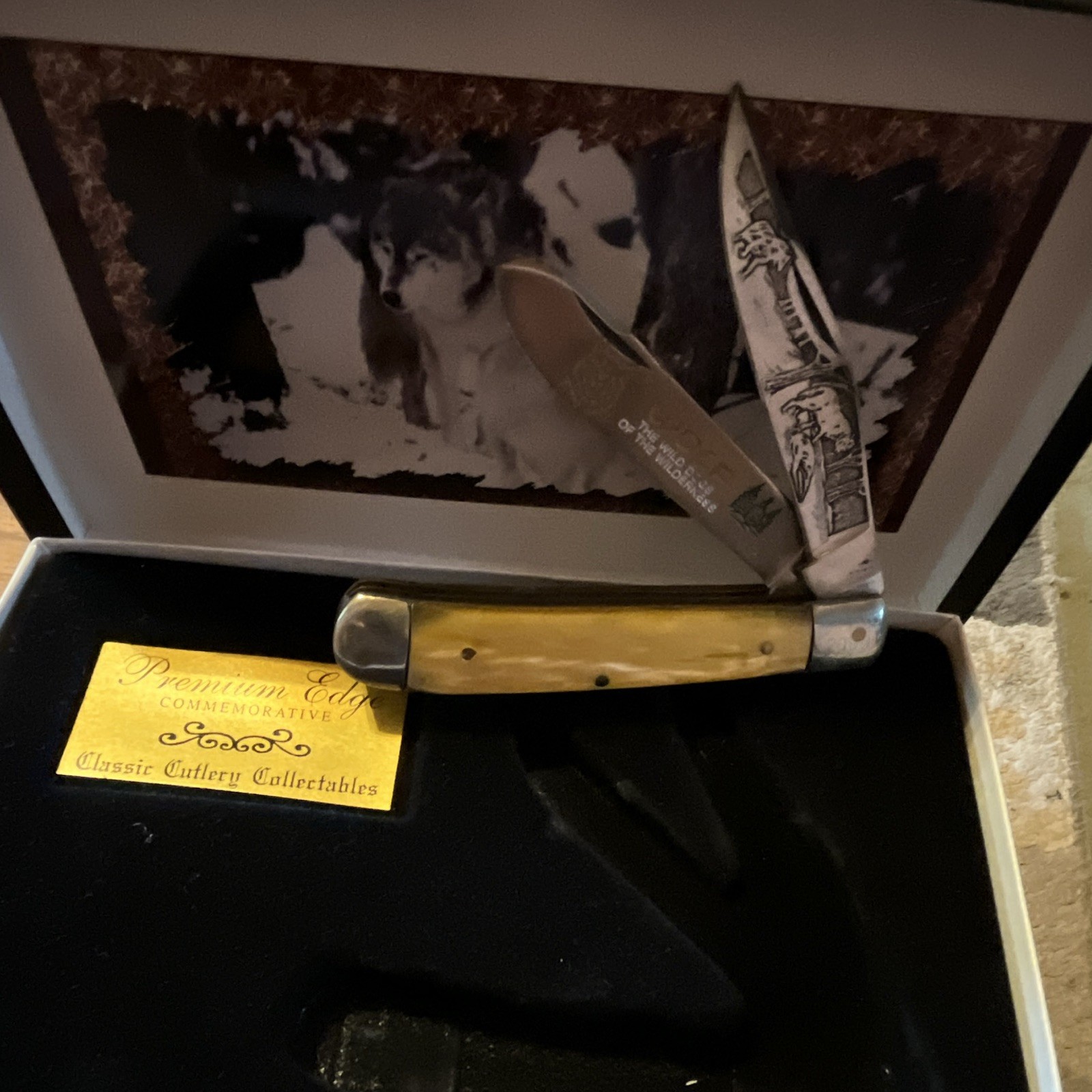 Wildlife Predators Wolf 2000 2-Blade SS Slipjoint Pocketknife Yellow Handle