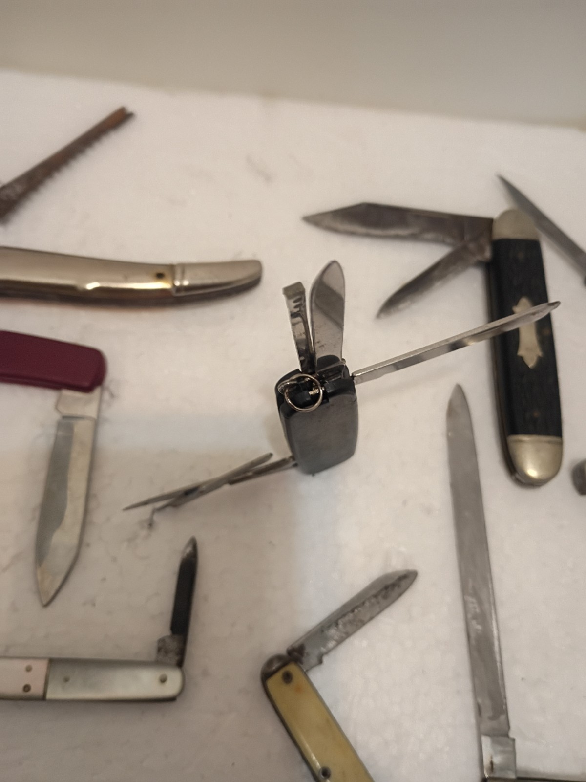9 Vintage Knives Various Makes and Different Sizes None Perfect Condition