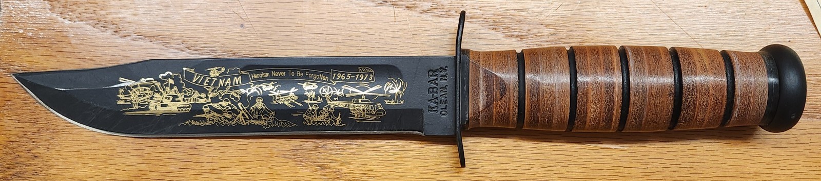 KA-BAR USMC Fighting Knife #1217 Vietnam War Commemorative Edition Box + Sheath